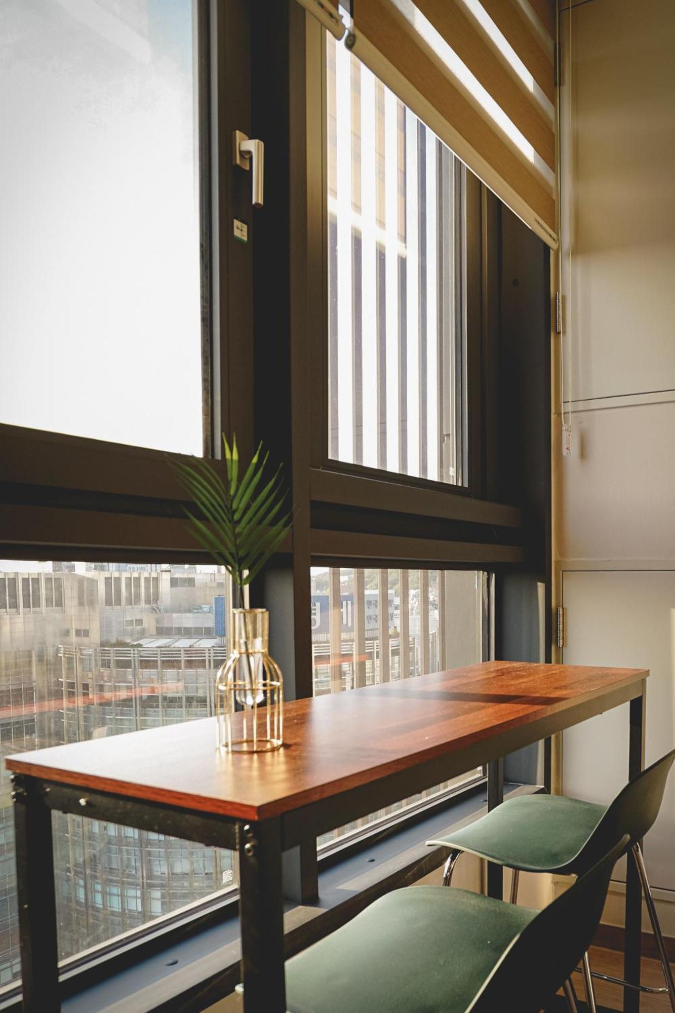 Apartment The Platinum Station - Free Parking, Transportation Hub, Station, Chungjeongro Station, Various Hot Places, High-rise View *