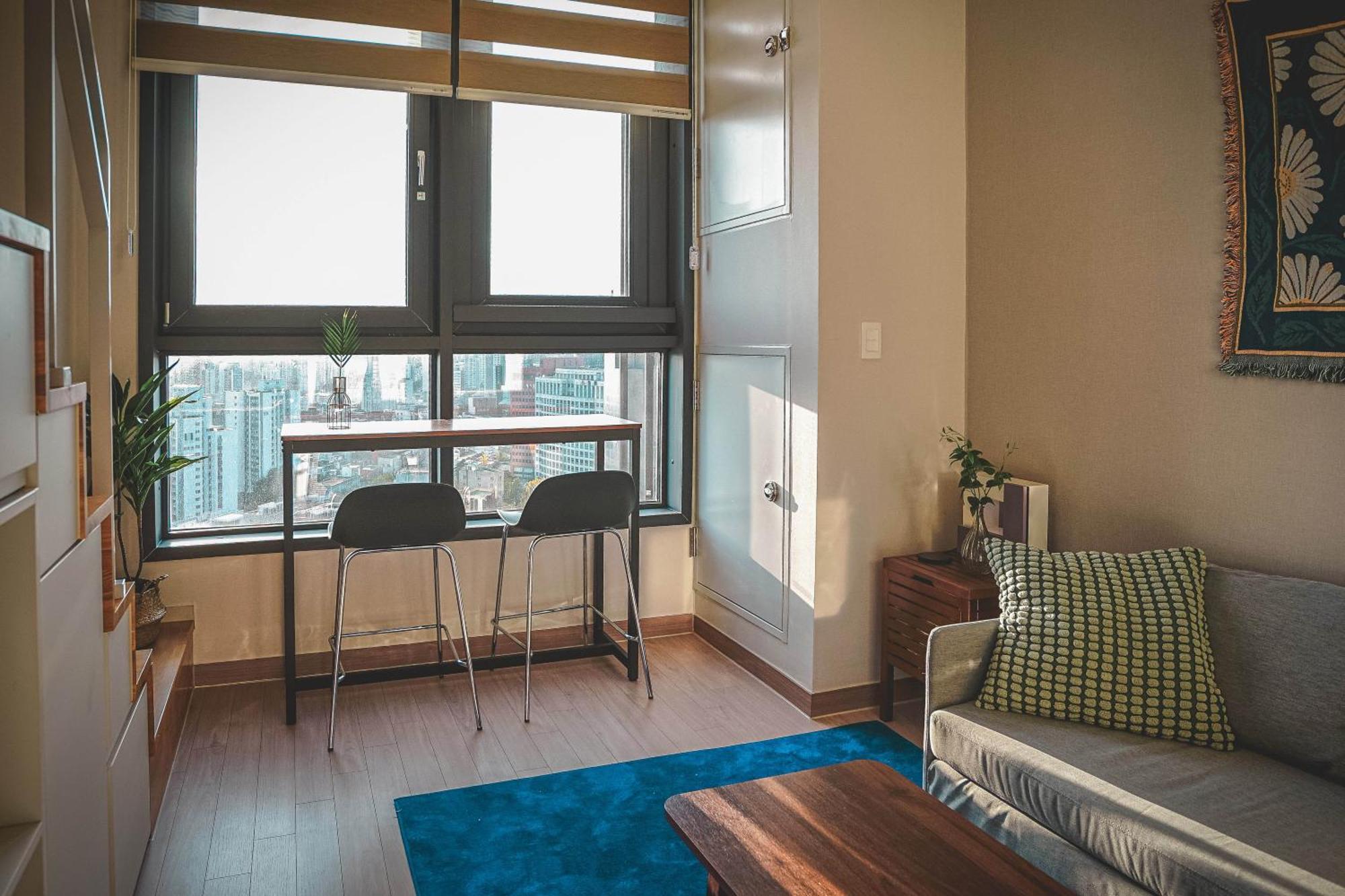 Apartment The Platinum Station - Free Parking, Transportation Hub, Station, Chungjeongro Station, Various Hot Places, High-rise View
