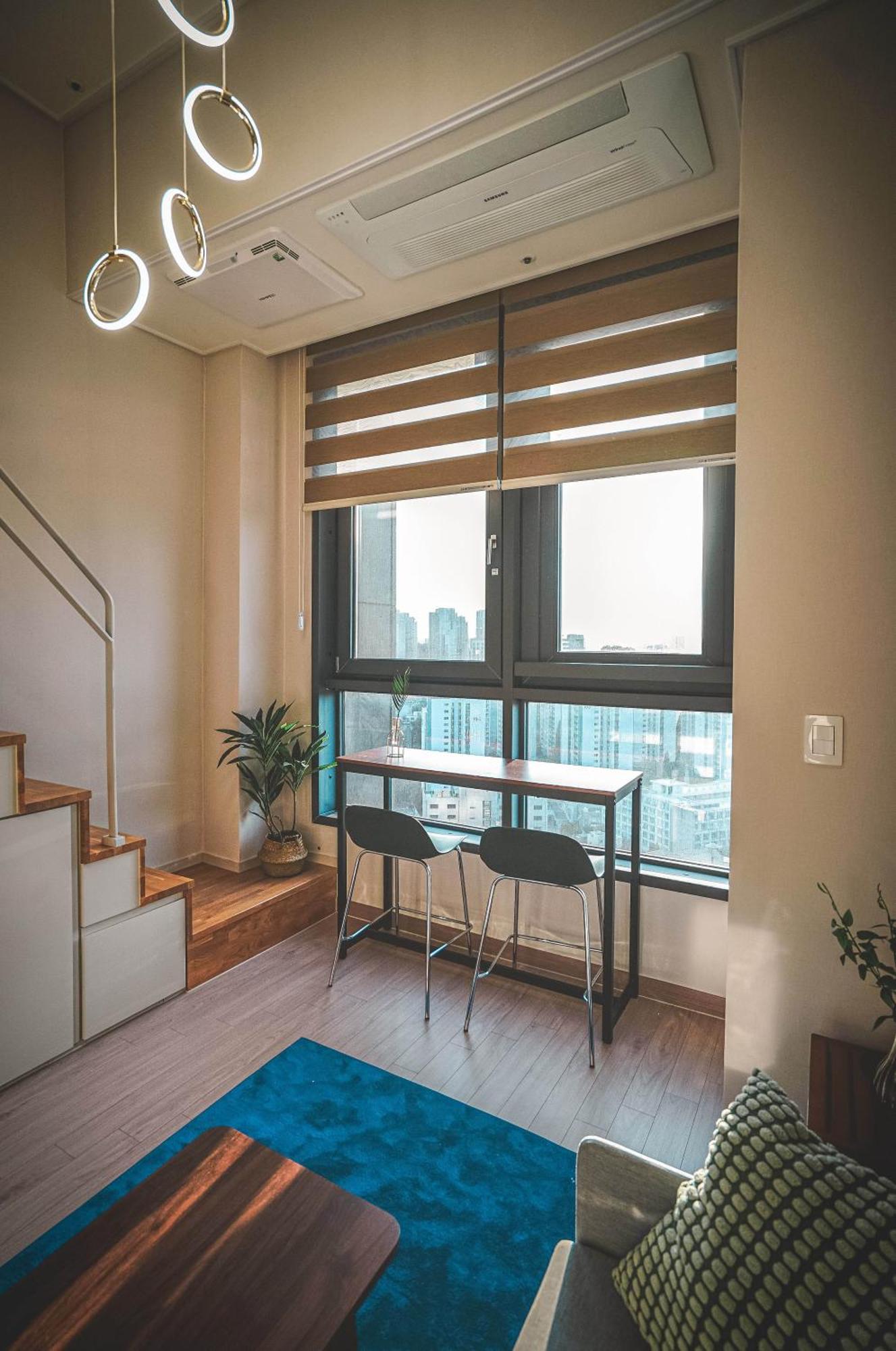Apartment The Platinum Station - Free Parking, Transportation Hub, Station, Chungjeongro Station, Various Hot Places, High-rise View *