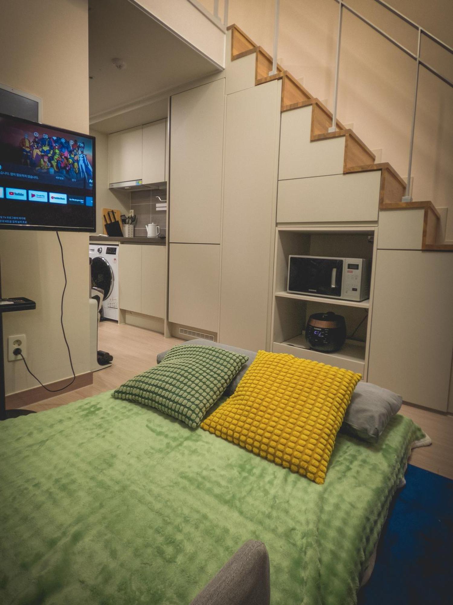 The Platinum Station - Free Parking, Transportation Hub, Station, Chungjeongro Station, Various Hot Places, High-rise View * Seoul