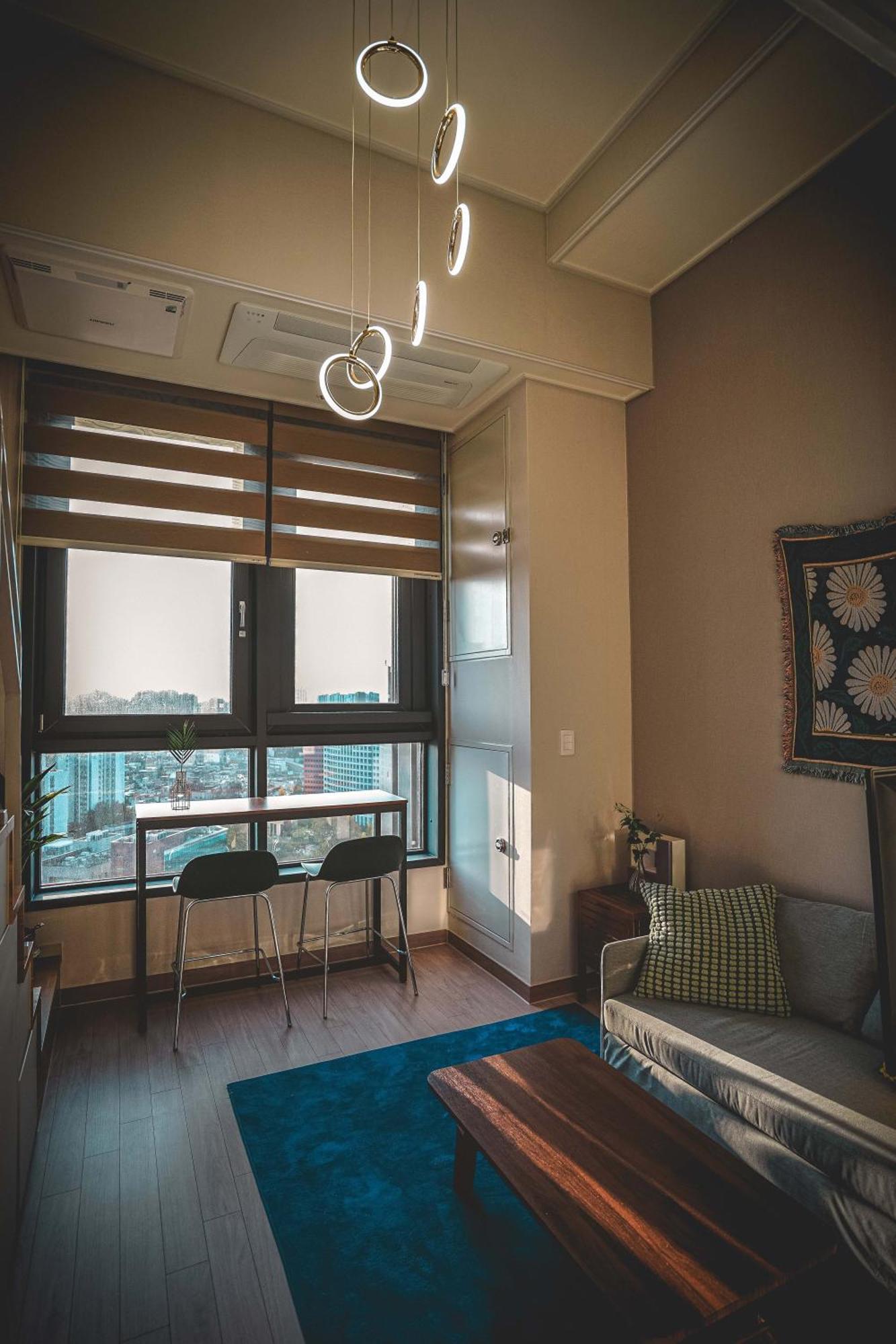 Apartment The Platinum Station - Free Parking, Transportation Hub, Station, Chungjeongro Station, Various Hot Places, High-rise View