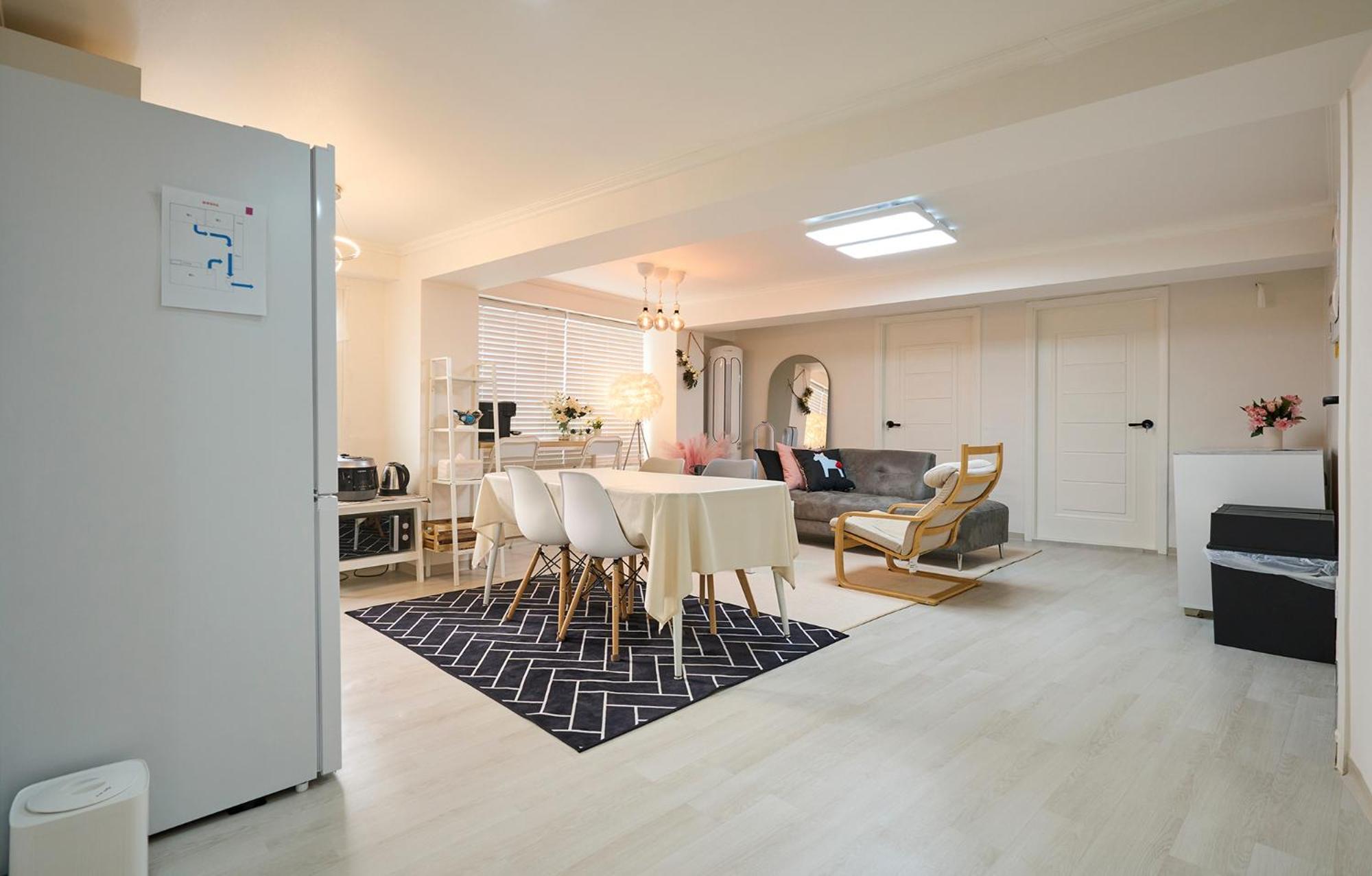 Best, Private, 3 Rooms, Hongdae, 6 Persons Apartment Seoul