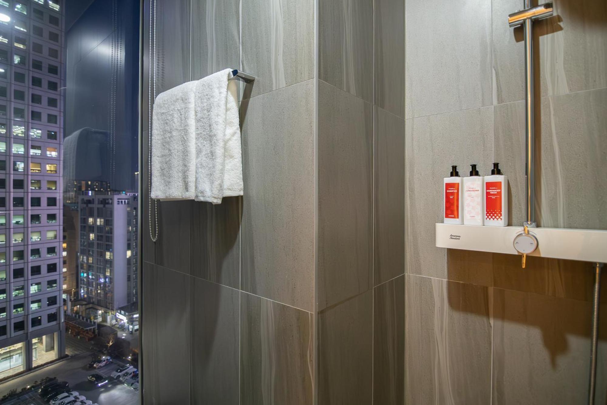 Homes Red Myeongdong Hotel