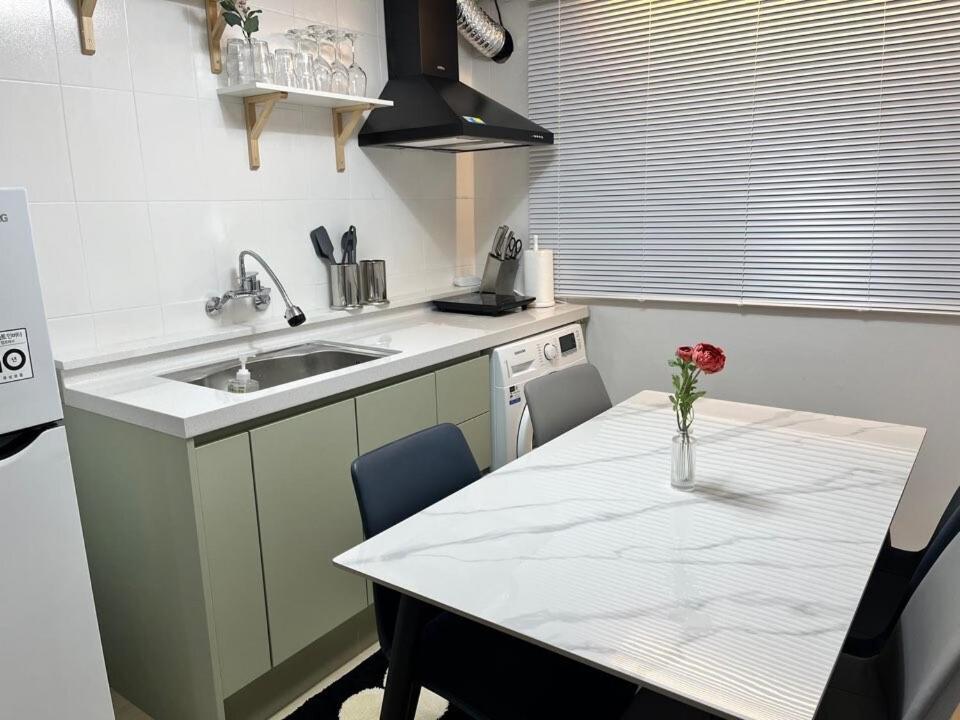 Apartment Gyeongui Line Forest Park 2room On 1st Floor For 6ppl *