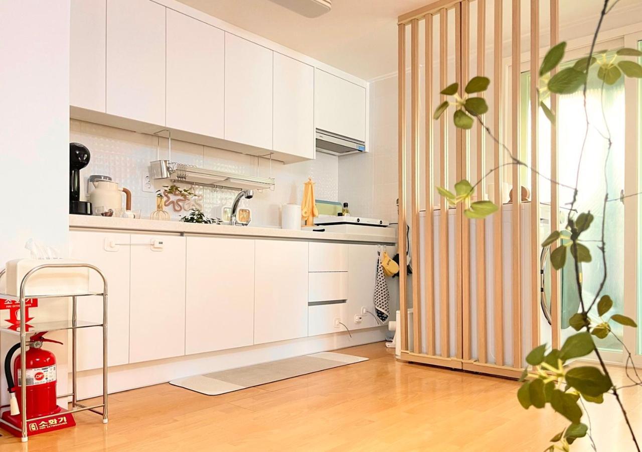 A Low-rise Family Bed For 4 People, Healing Stay, Forest Apartment