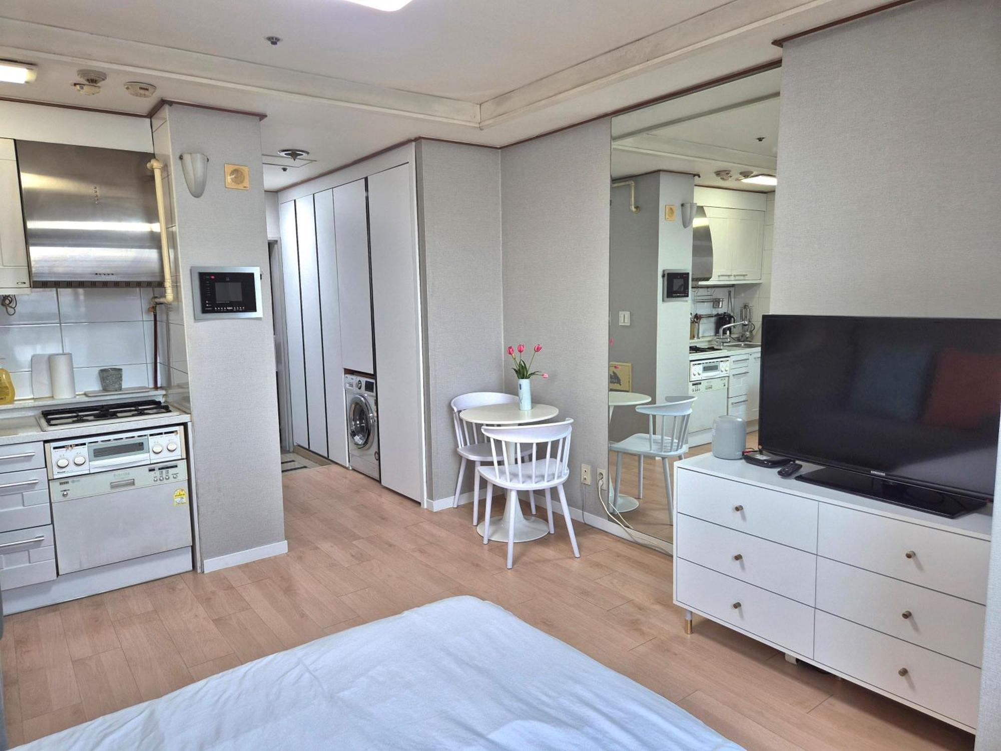 Apartment Sinsa Urban House