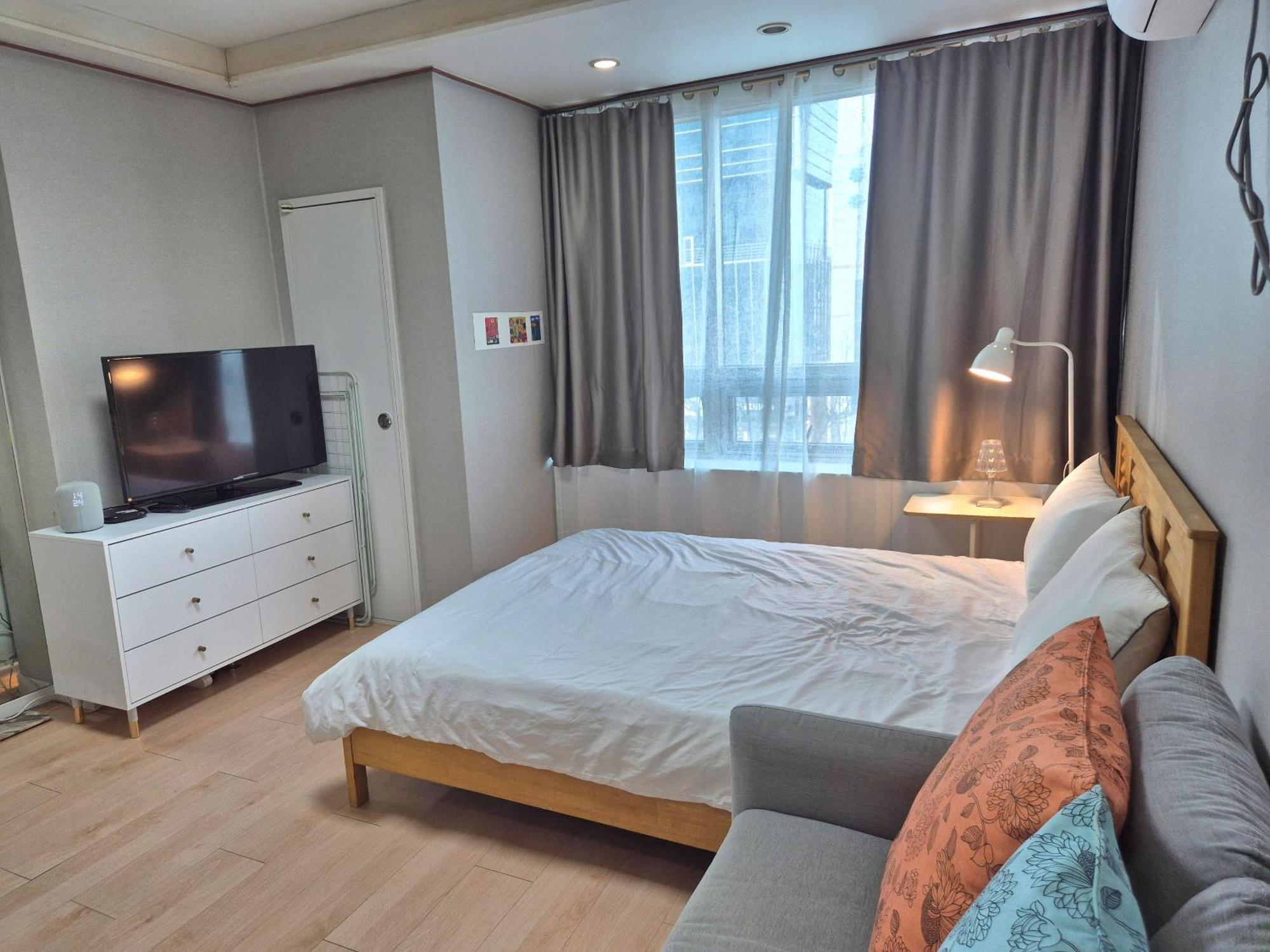 Apartment Sinsa Urban House