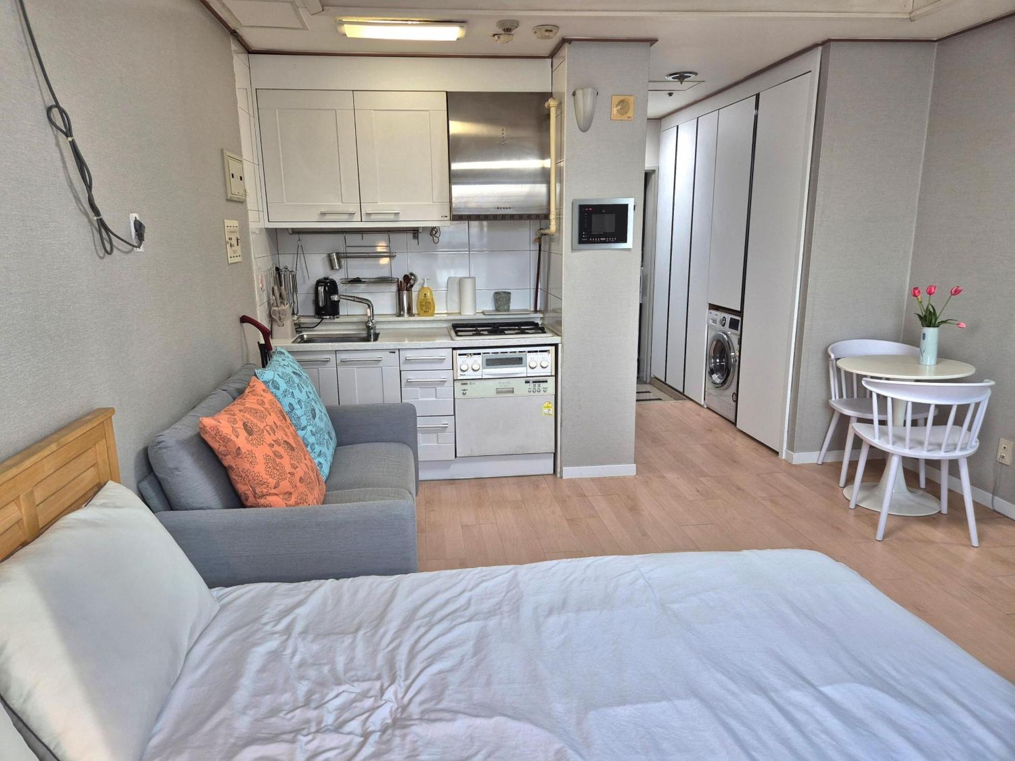 Apartment Sinsa Urban House
