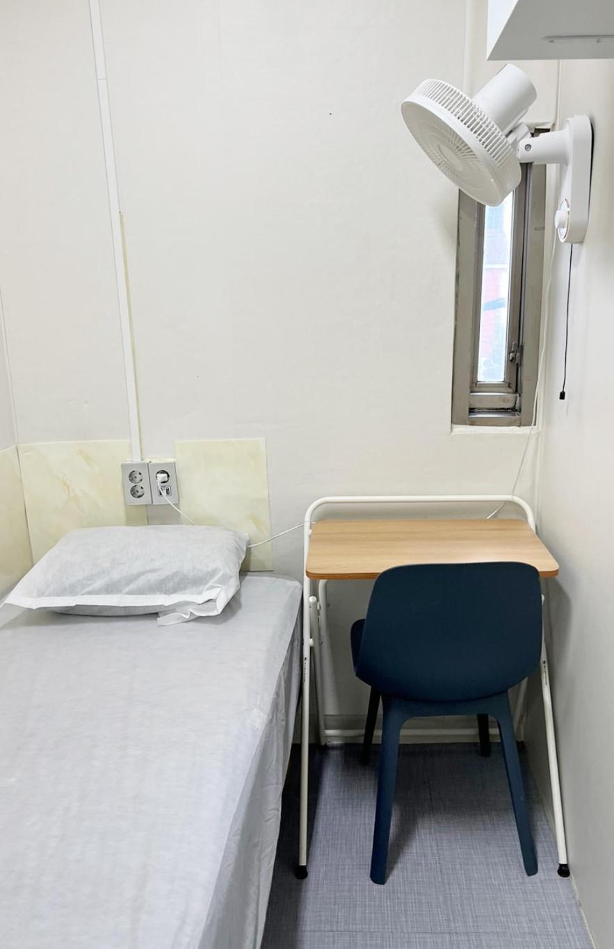 Capsule hotel Sunshinhongdeuni-men Only