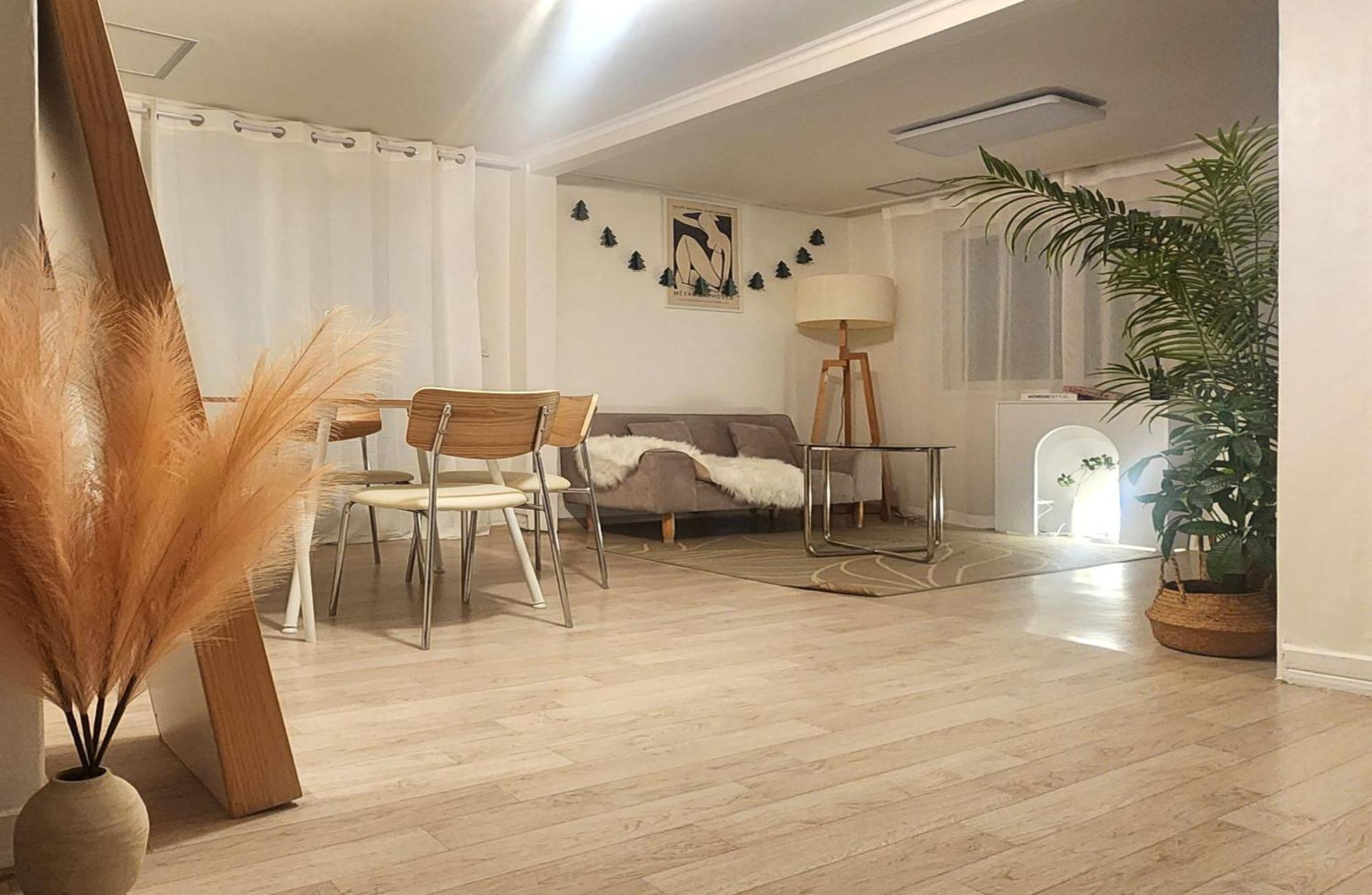 K-17 White Linen House *