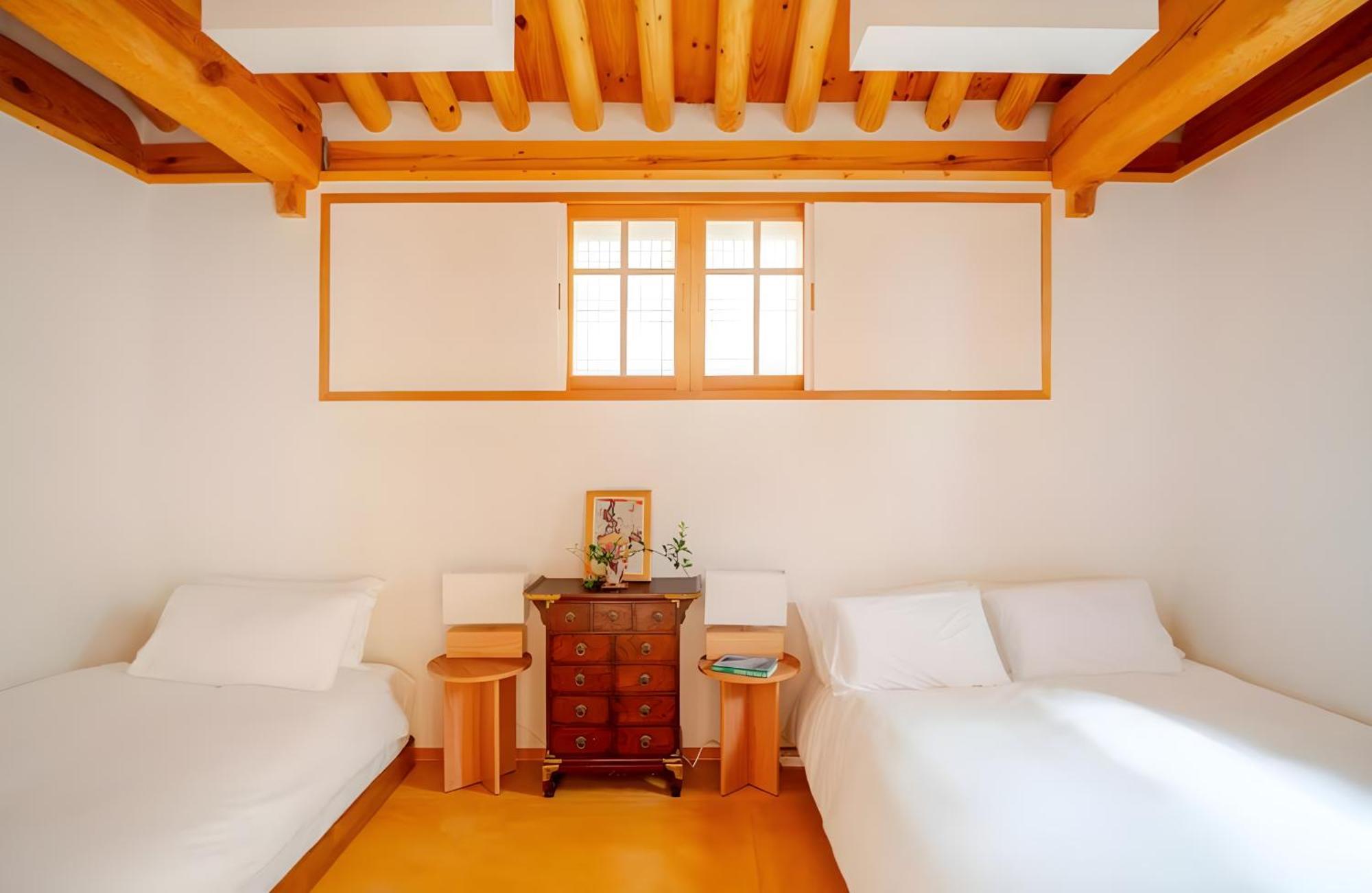 Villa Numaru Two Exclusive Entire Hanoks In Seochon