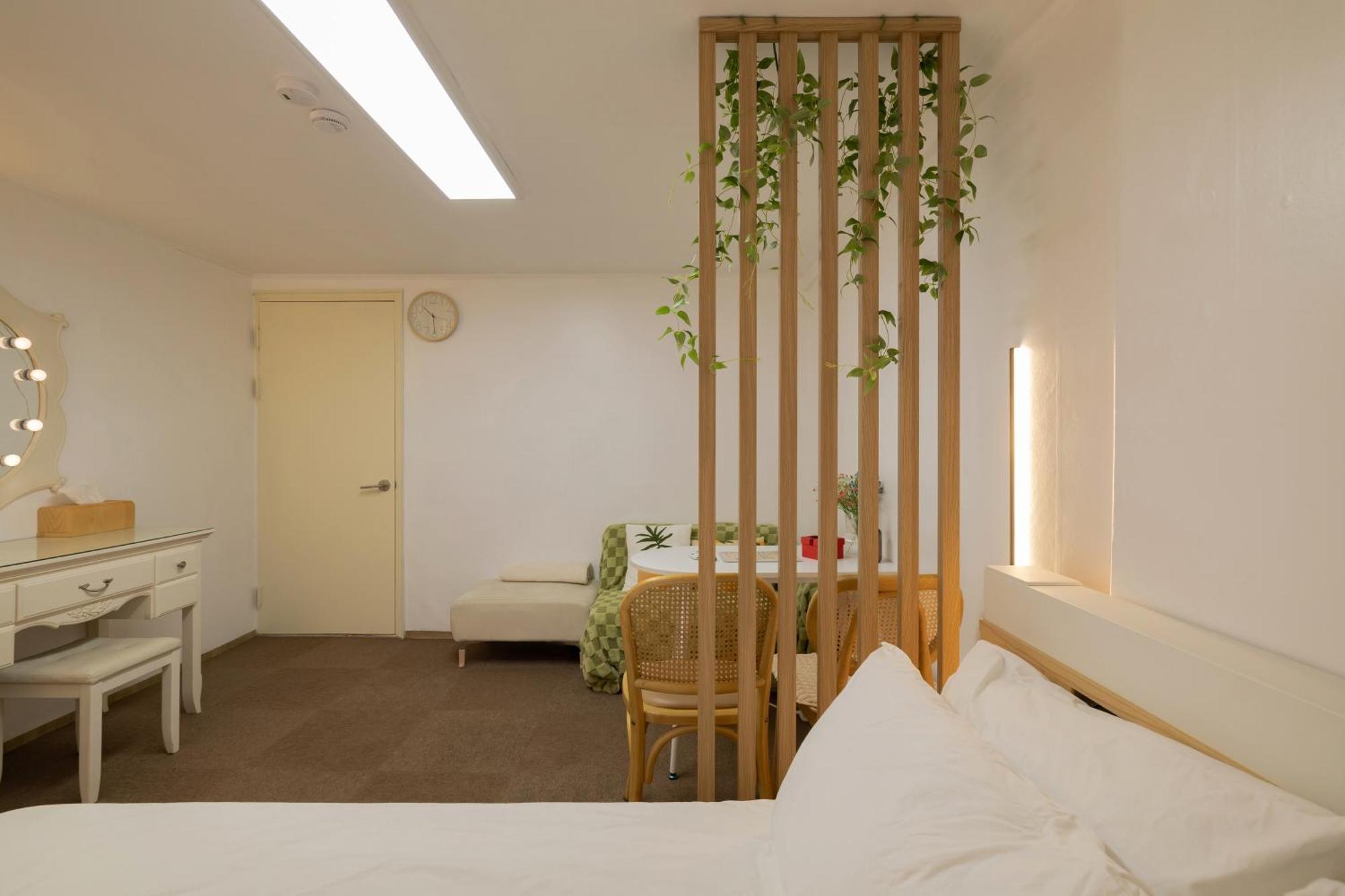 40s Cozy Hongdae Apartment Seoul