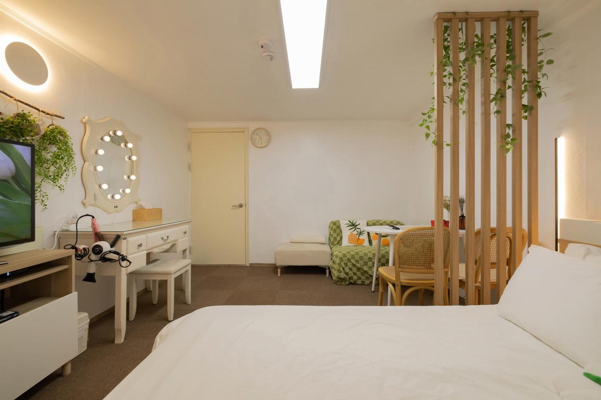 Apartment 40s Cozy Hongdae Seoul