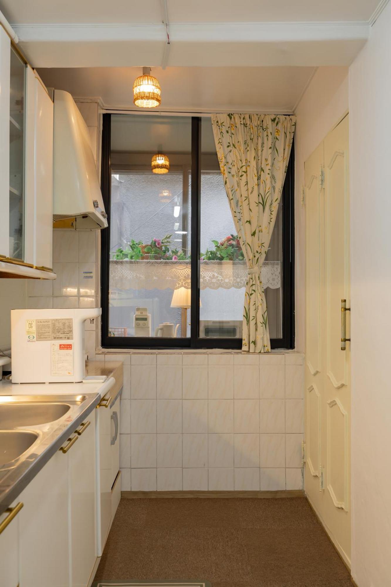 40s Cozy Hongdae Apartment *