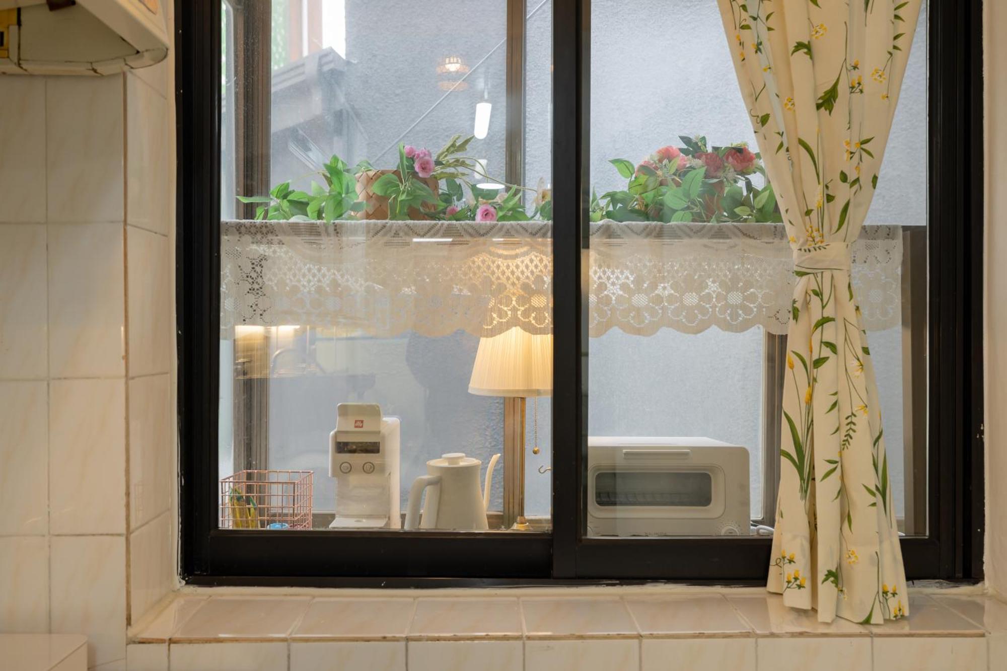 40s Cozy Hongdae Apartment