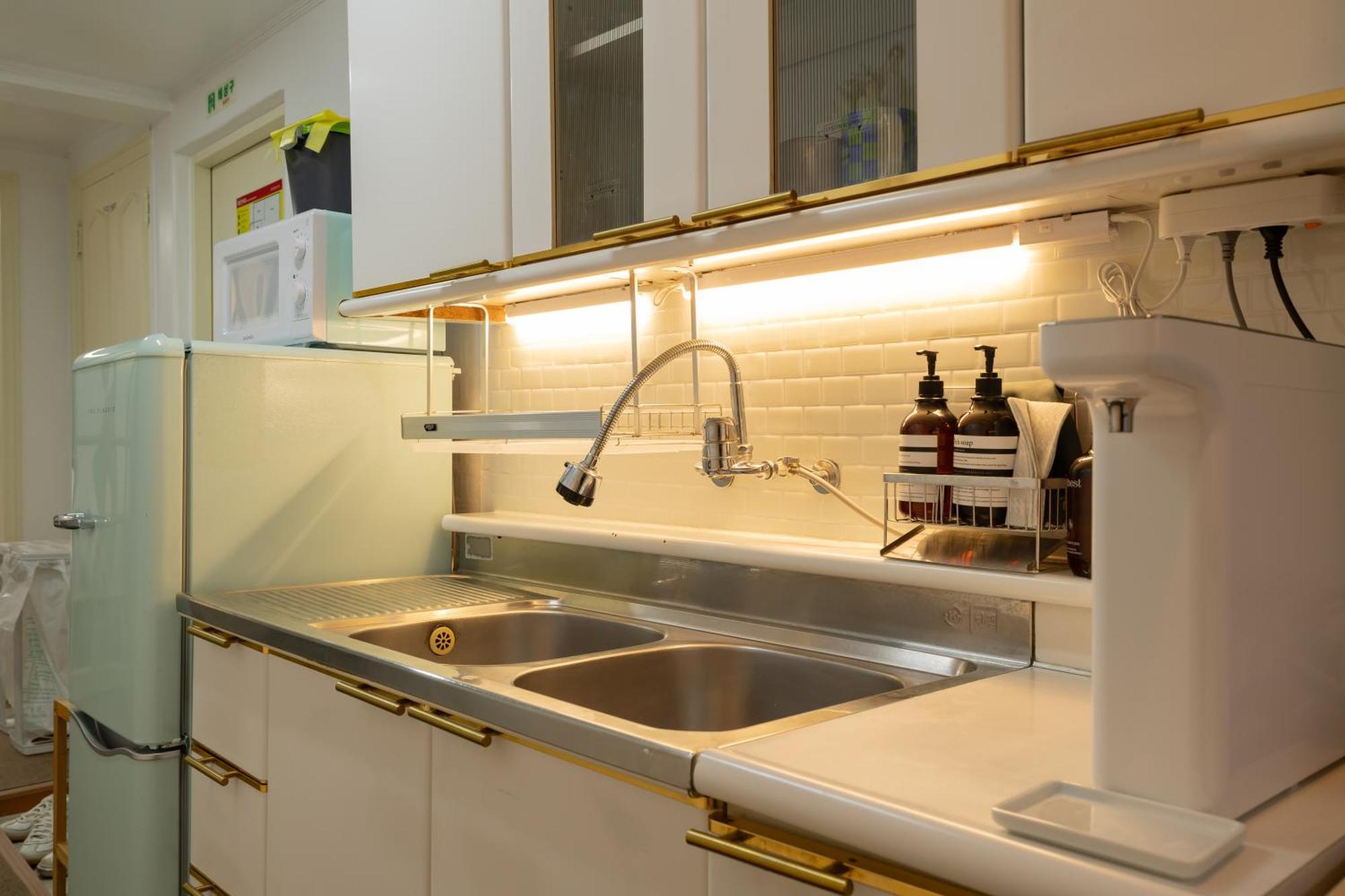 40s Cozy Hongdae Apartment