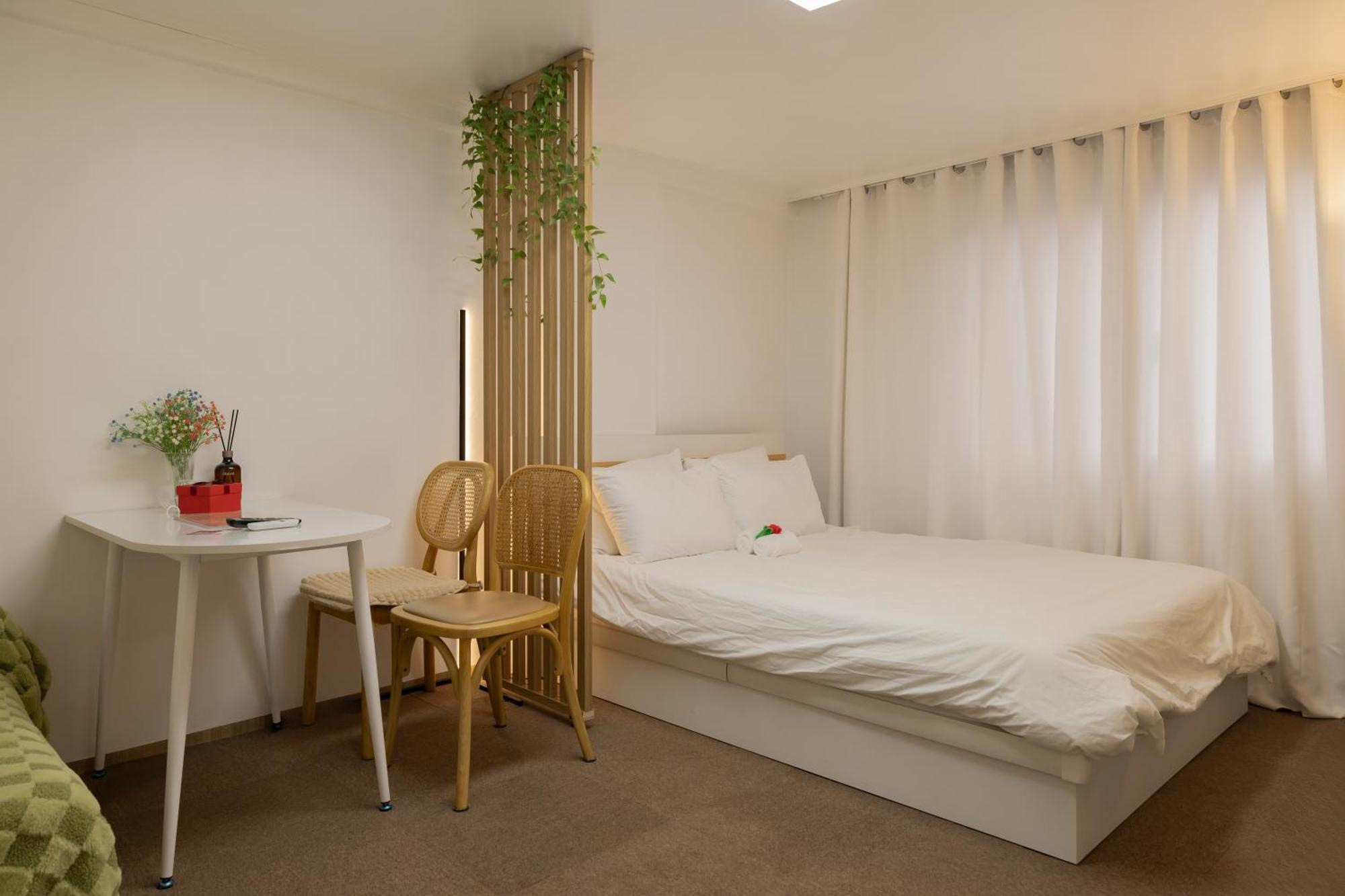 40s Cozy Hongdae Apartment Seoul