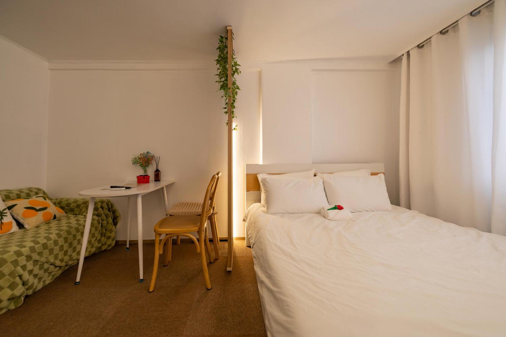 40s Cozy Hongdae Apartment Seoul