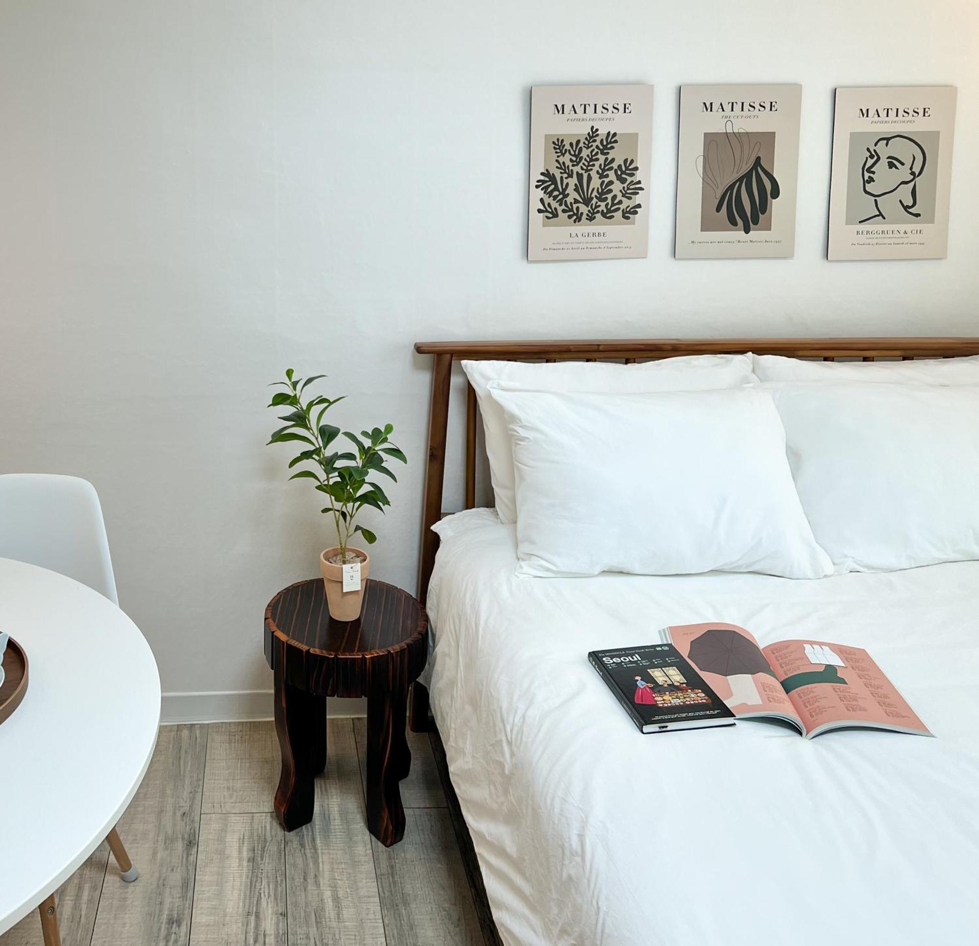 The Cozy Nonhyeon, Gangnam Eonju Station 5 Min, 2 Bedrooms, Premium Beds, Value For Money, Biz Trip * Seul