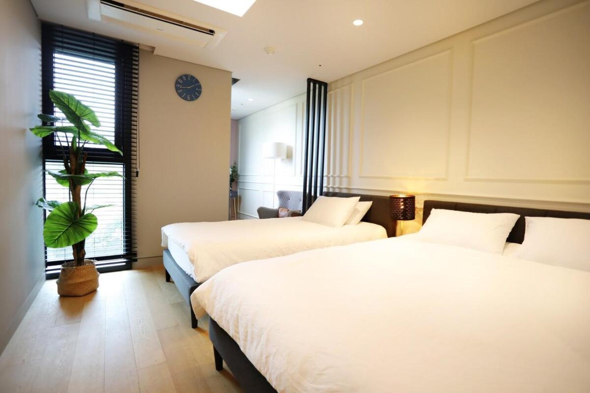 Gwanghwamun Square House *