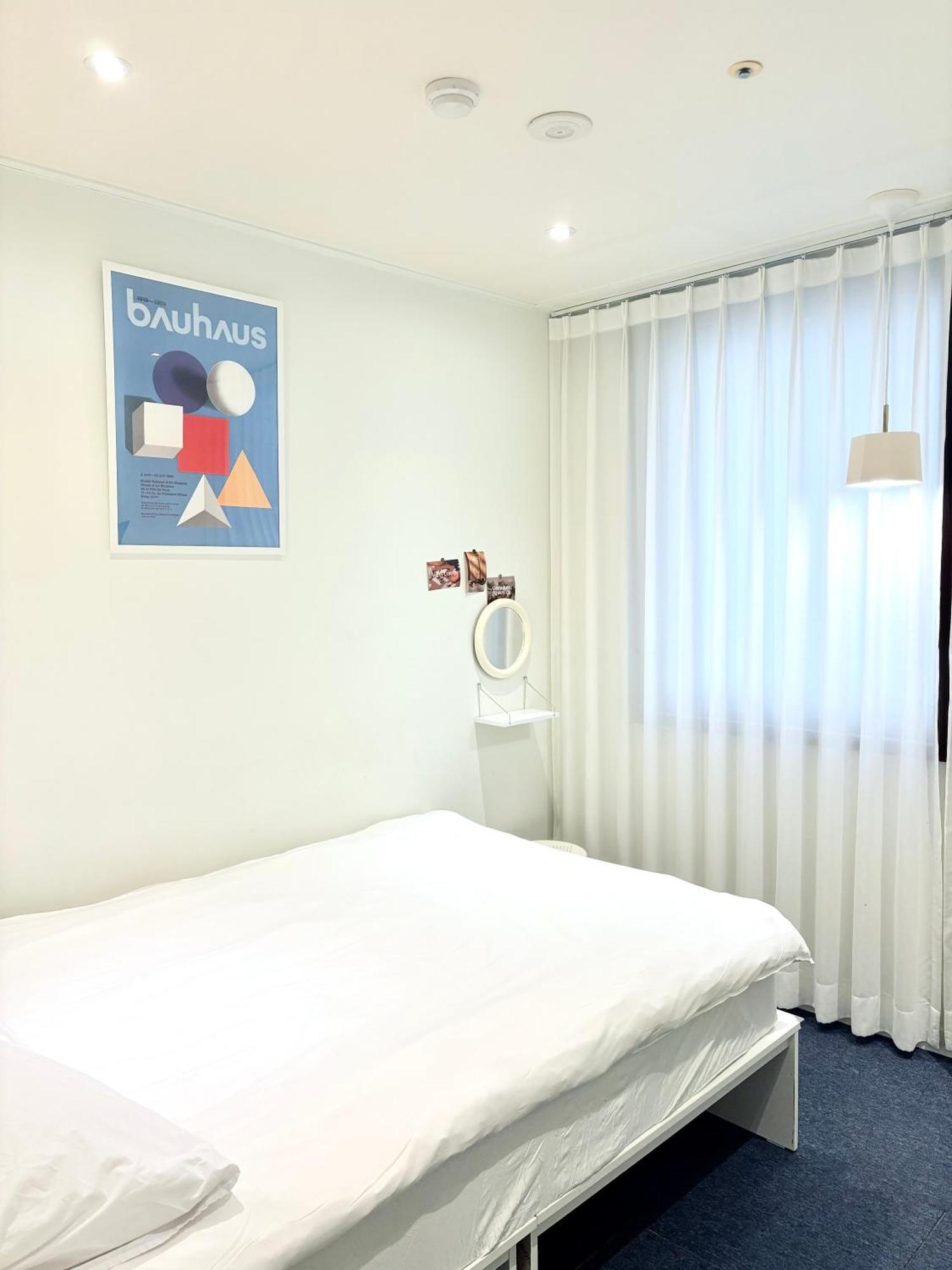 Hotel Ssh Ikseon Peter Cat *