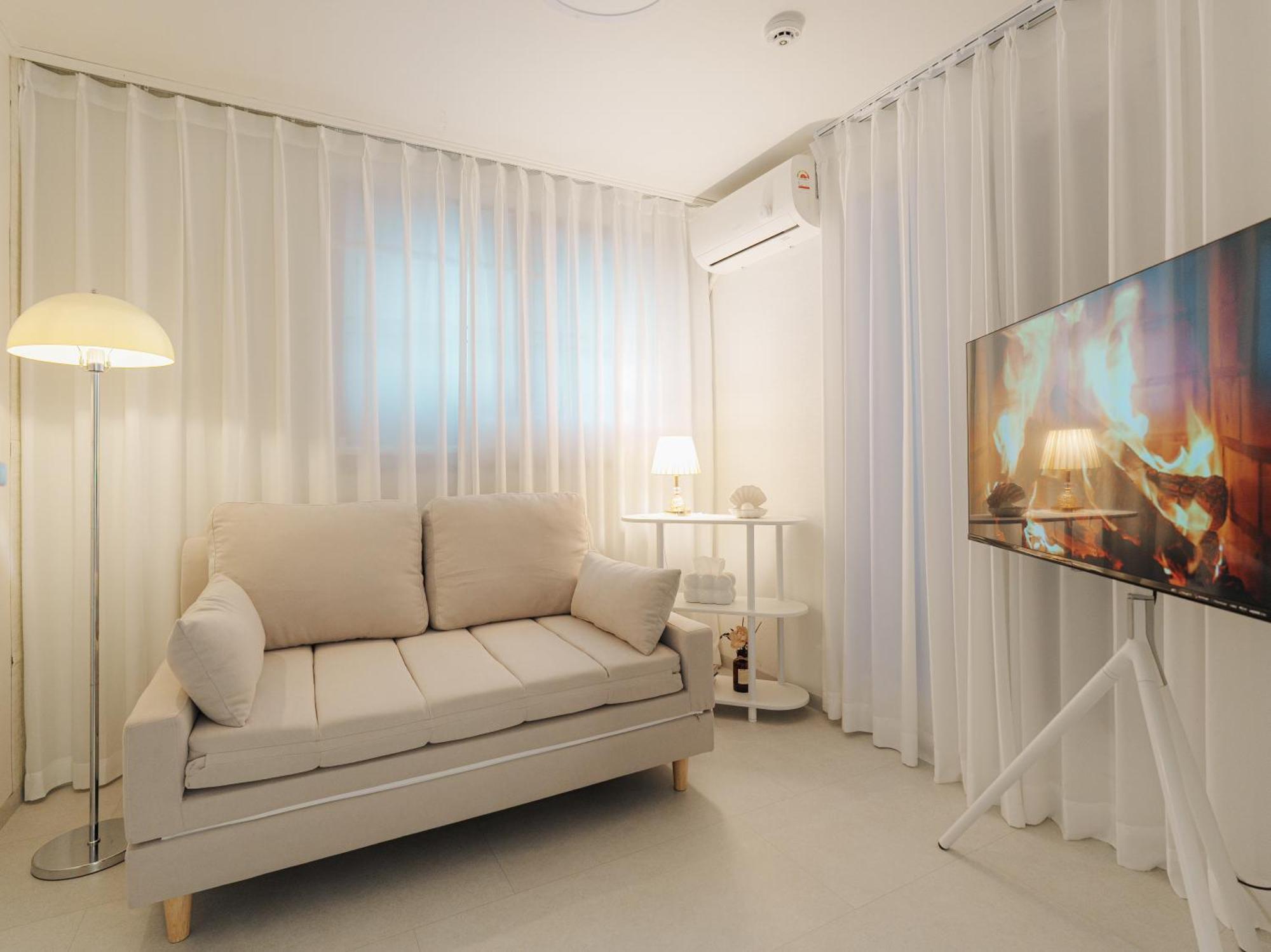Apartment 6 People, Lotte World, Seongsu, Gangnam, Coex, Jamsil Station, Samsung&asan Hospital, Kspo Dome, Shinnonhyeon *