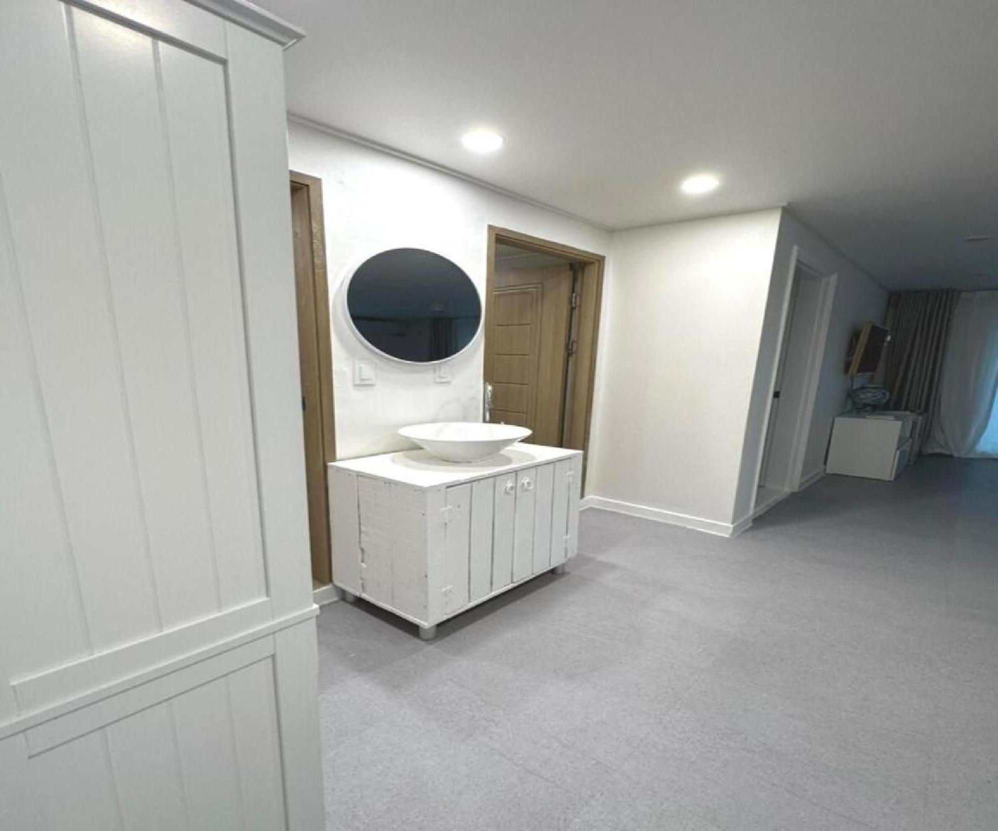 Apartment New Jins House - 5mins To Myeongdong Station, 3 Rooms, Big Living