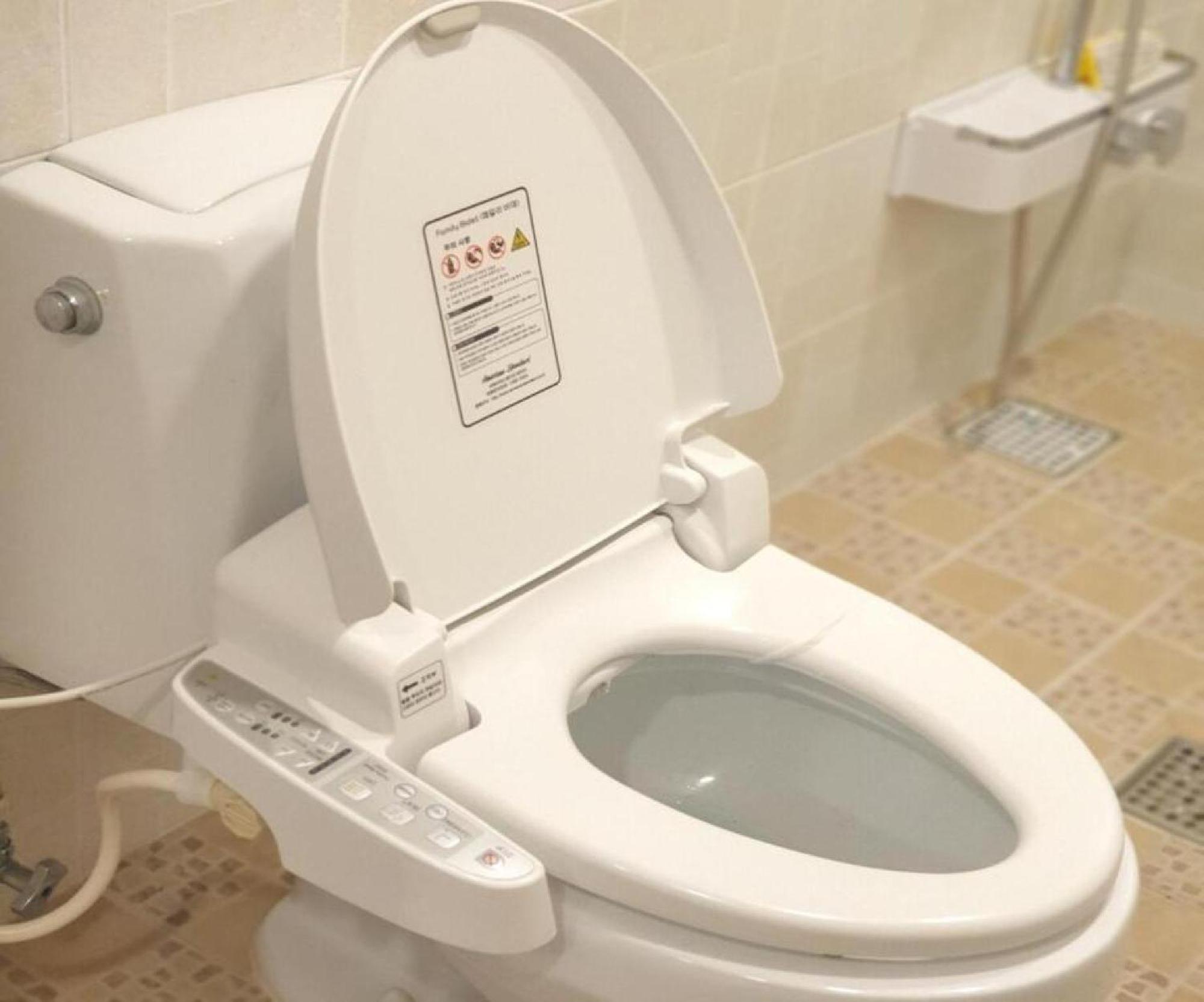 New Jins House - 5mins To Myeongdong Station, 3 Rooms, Big Living Apartment *