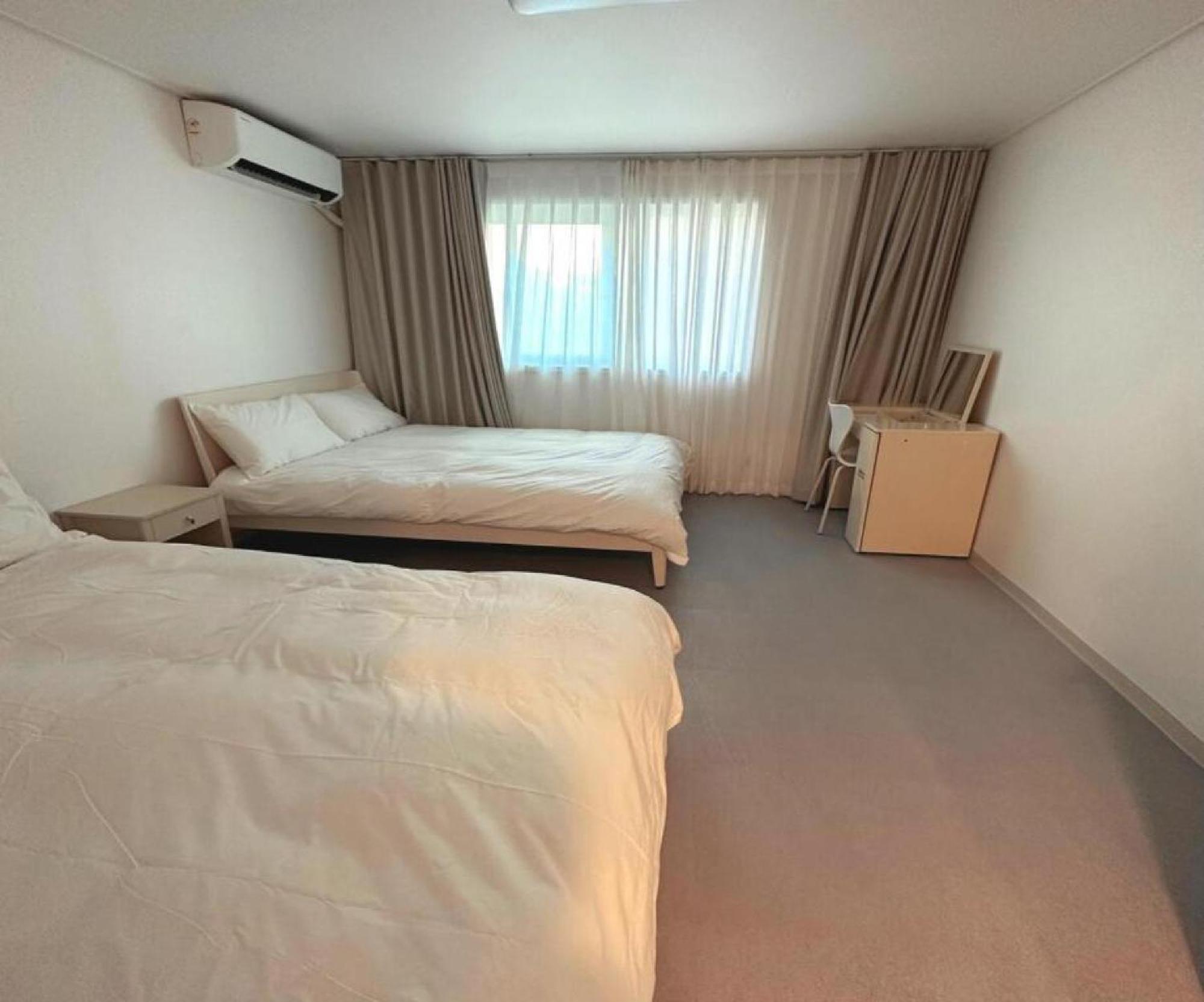 New Jins House - 5mins To Myeongdong Station, 3 Rooms, Big Living * Seoul