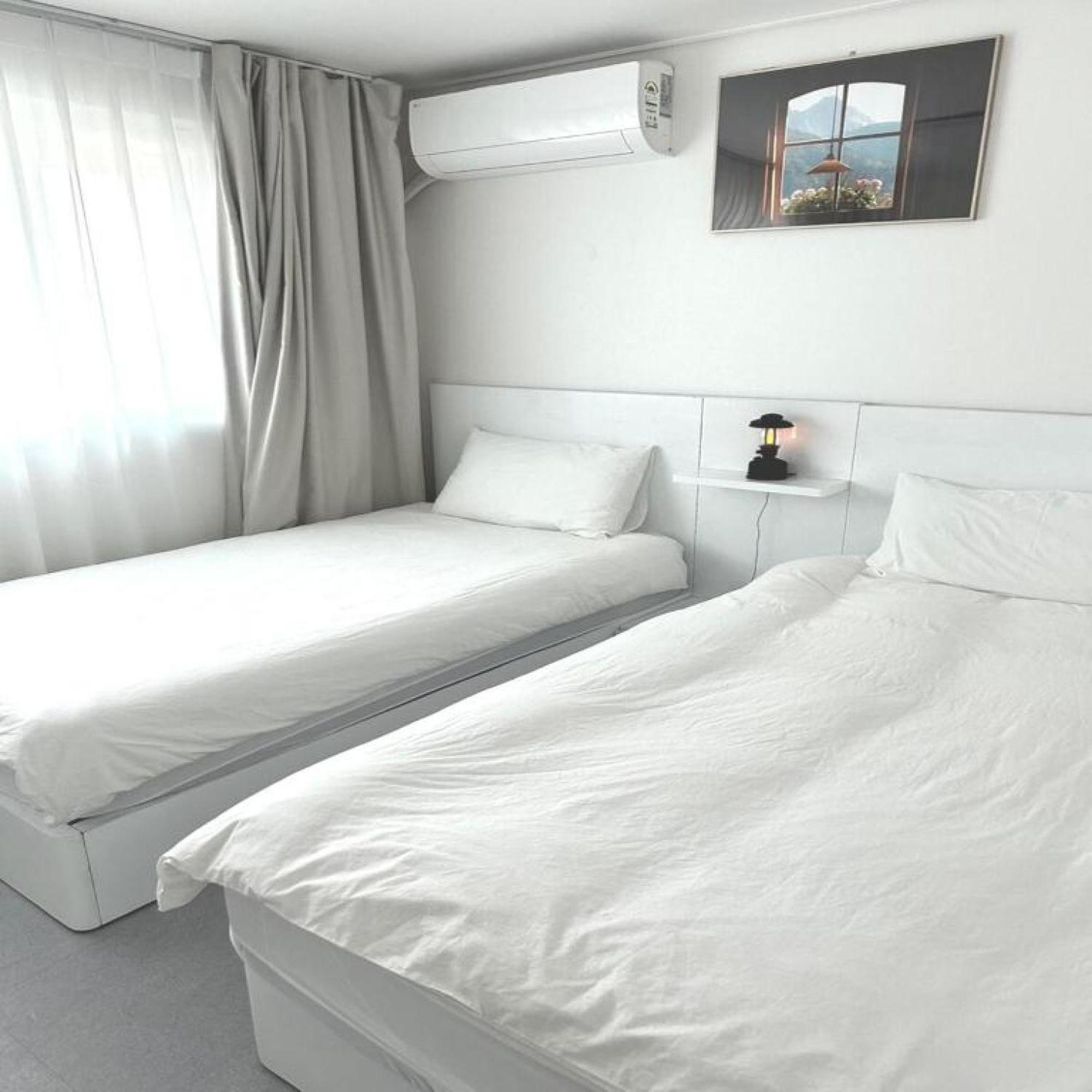 New Jins House - 5mins To Myeongdong Station, 3 Rooms, Big Living