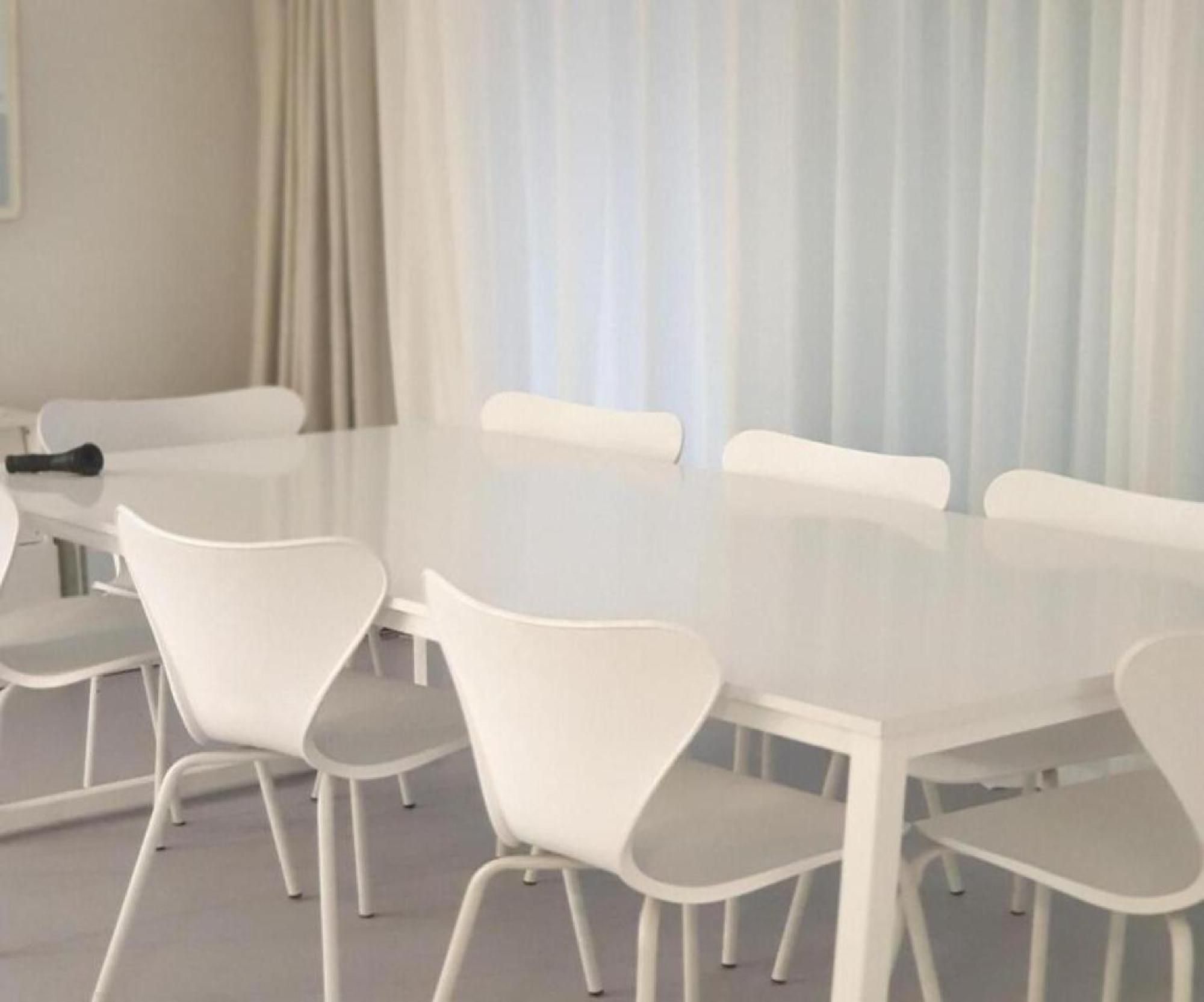 New Jins House - 5mins To Myeongdong Station, 3 Rooms, Big Living Apartment *