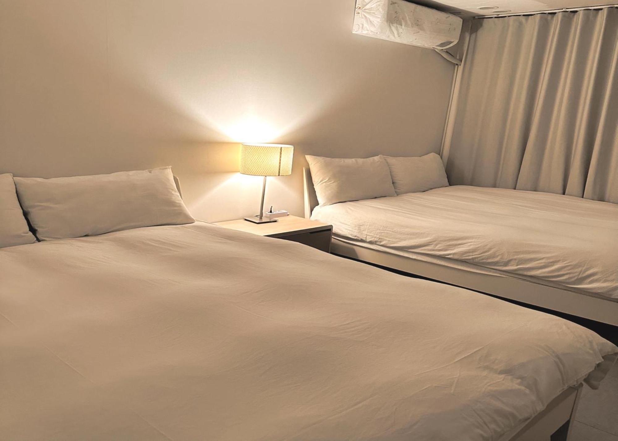 New Jins House - 5mins To Myeongdong Station, 3 Rooms, Big Living Apartment *