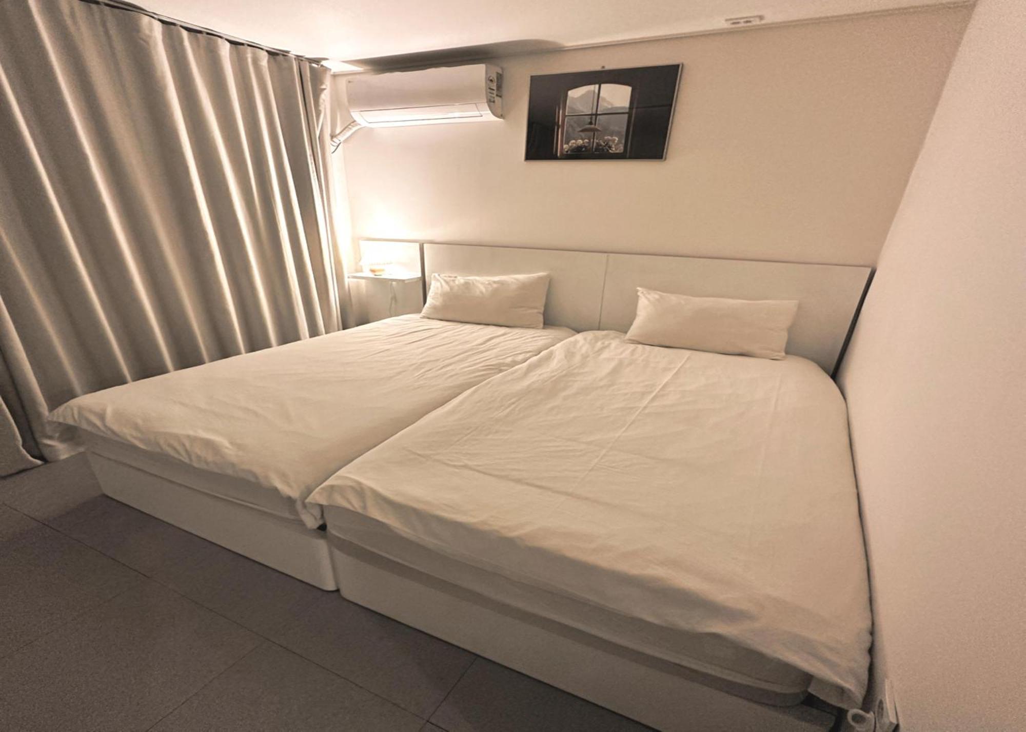 Apartment New Jins House - 5mins To Myeongdong Station, 3 Rooms, Big Living Seoul