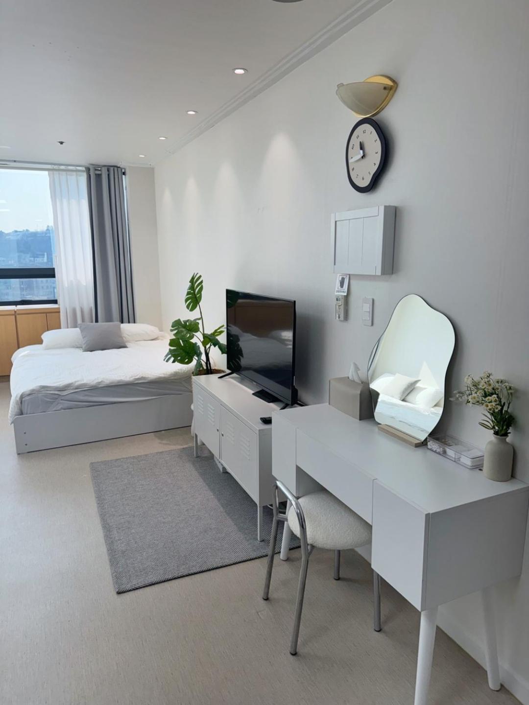 Apartment New Remodeling Hongdae House