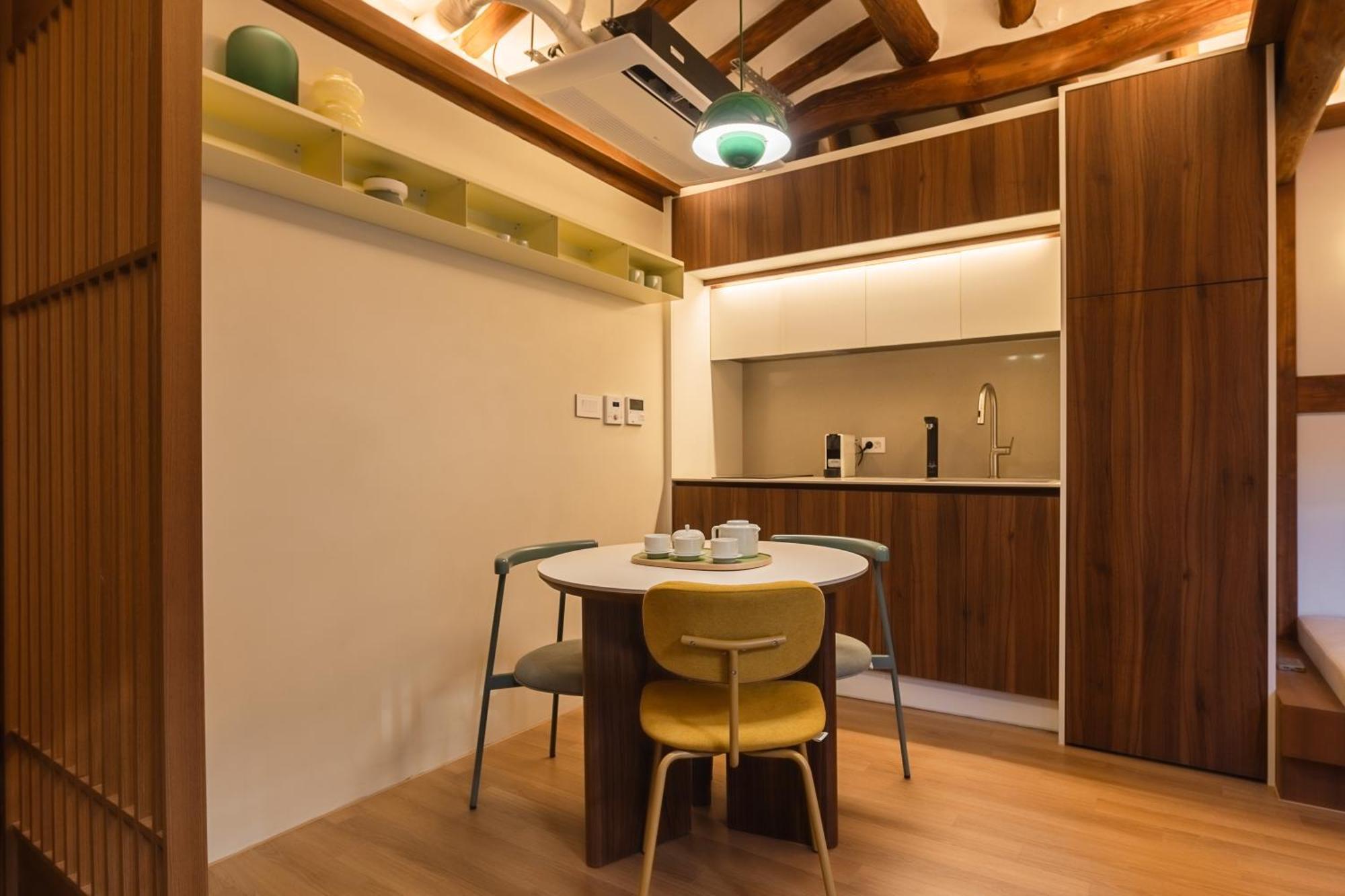 Mossy Grove Apartment