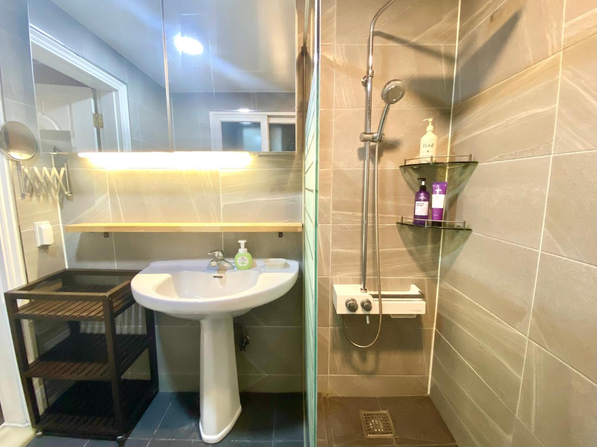 Kooljam House-center Of Seoul-itaewon-spacious-3min From The Subway Vila *