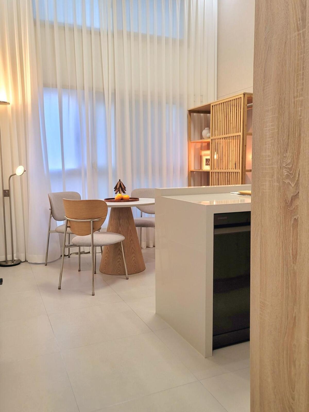 Open Sale Luxury In Hongik Univ Station 3mins 7ppl Group Family Trip Luggage Storage Apartment