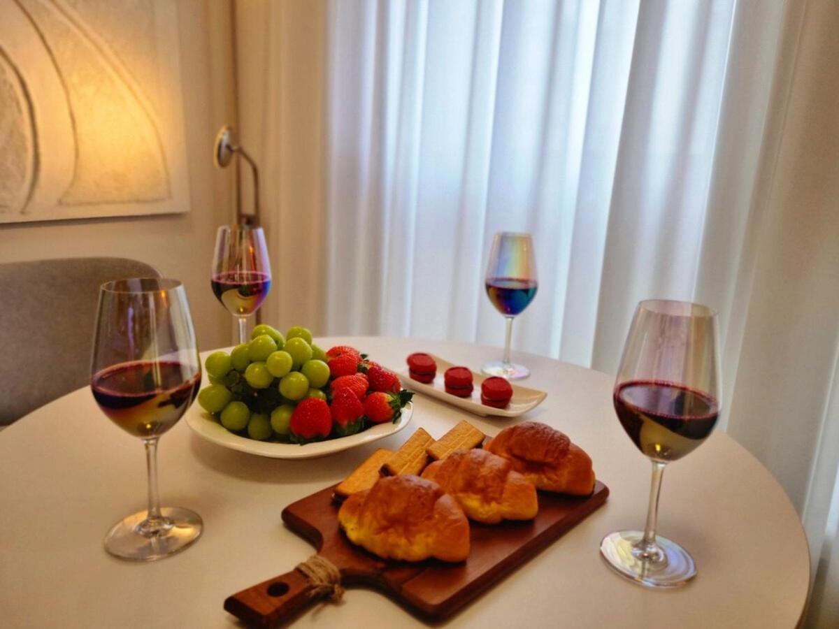 Open Sale Luxury In Hongik Univ Station 3mins 7ppl Group Family Trip Luggage Storage Apartment