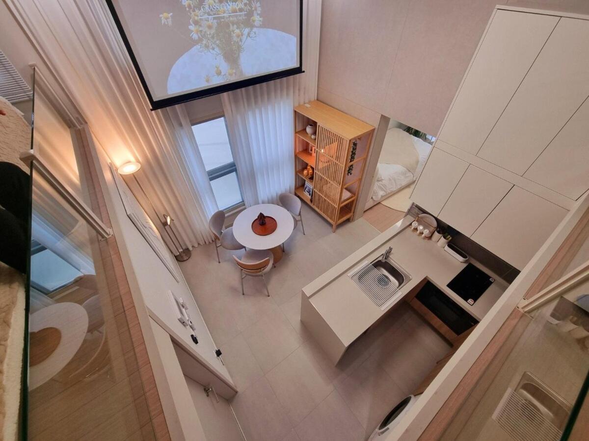 Open Sale Luxury In Hongik Univ Station 3mins 7ppl Group Family Trip Luggage Storage Apartment Seoul