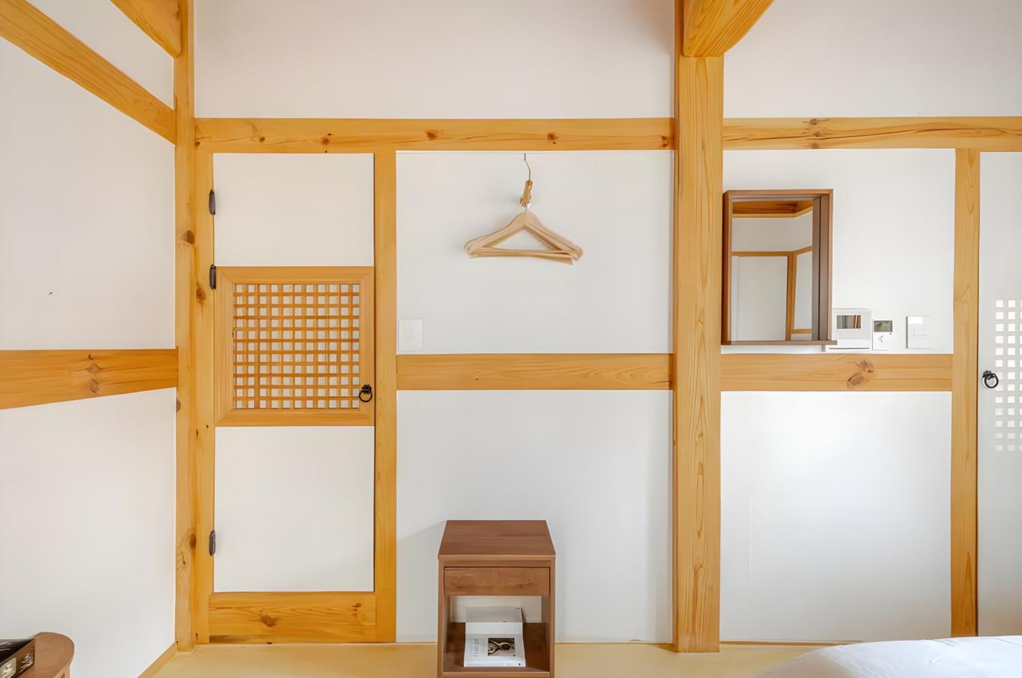 Numaru Two Exclusive Entire Hanoks In Seochon Villa