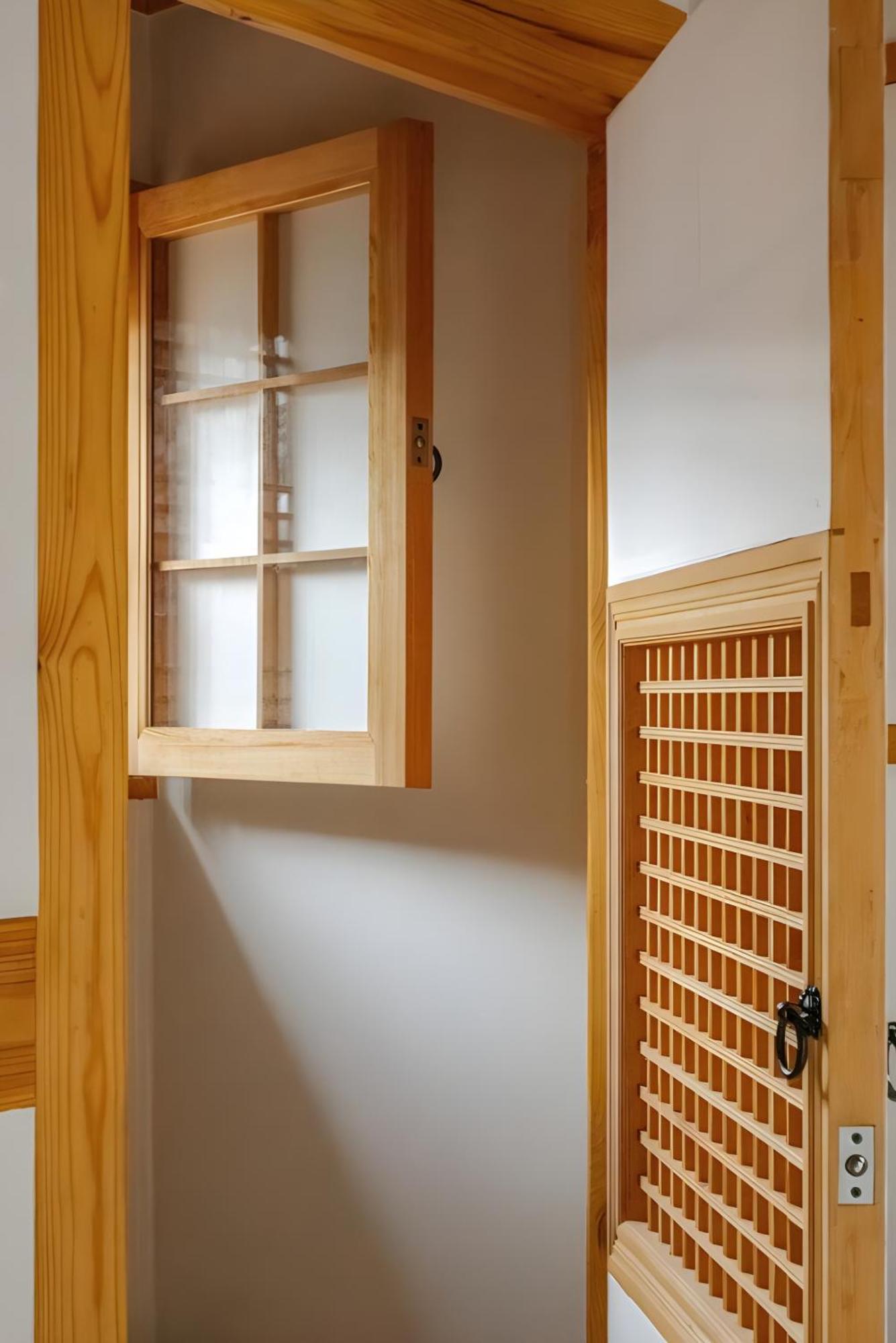 Numaru Two Exclusive Entire Hanoks In Seochon Villa
