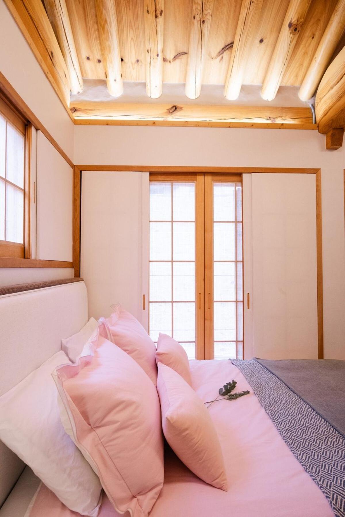 Villa Numaru Two Exclusive Entire Hanoks In Seochon *