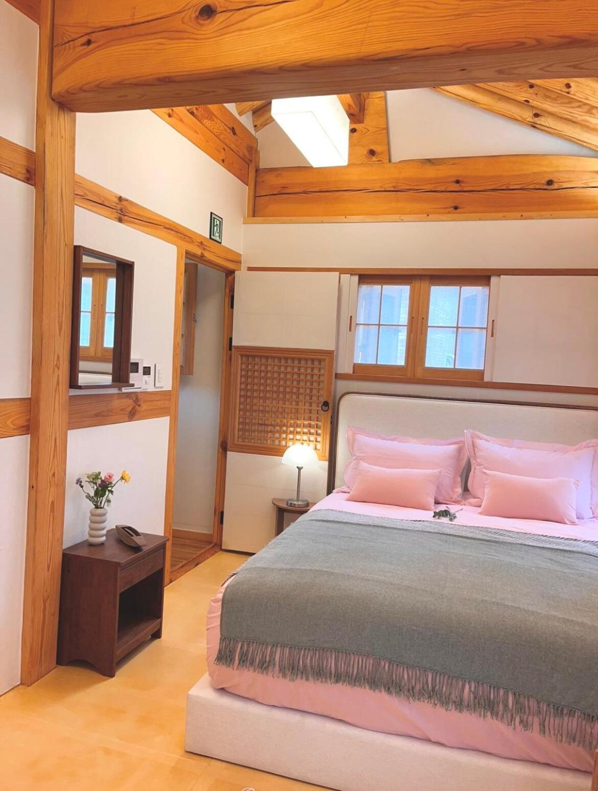Numaru Two Exclusive Entire Hanoks In Seochon * Seoul