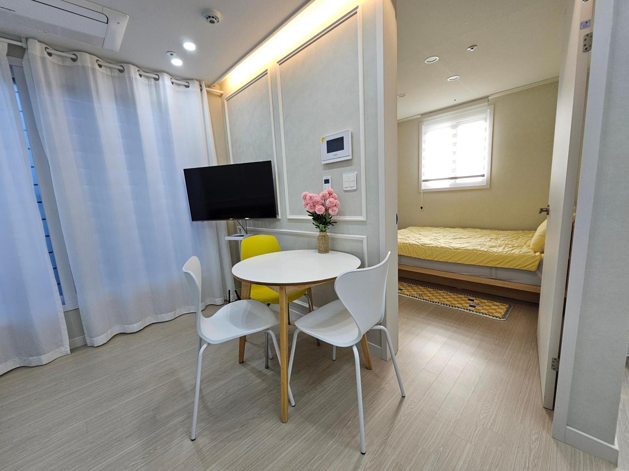 #open Special Price #double-station Area Comfortable 2-room Apartment *