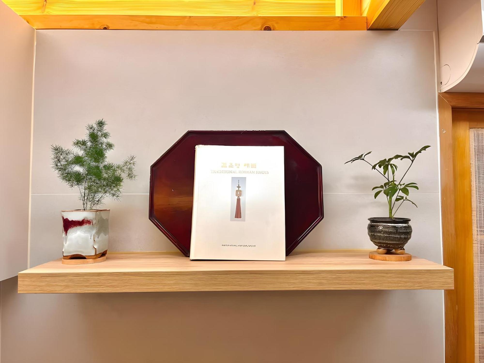 Numaru Two Exclusive Entire Hanoks In Seochon Villa