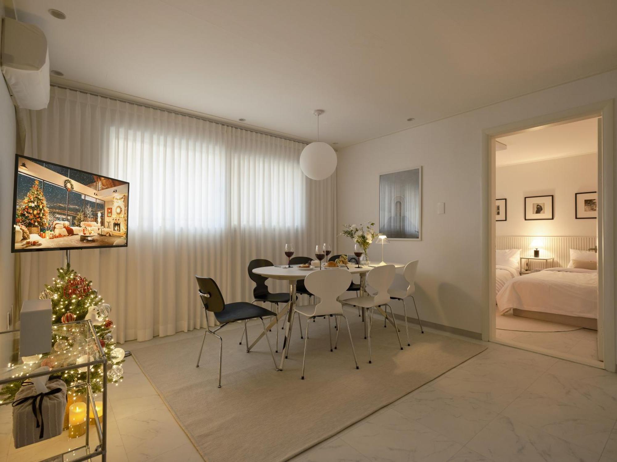 Apartment Serenoa Hapjeong *