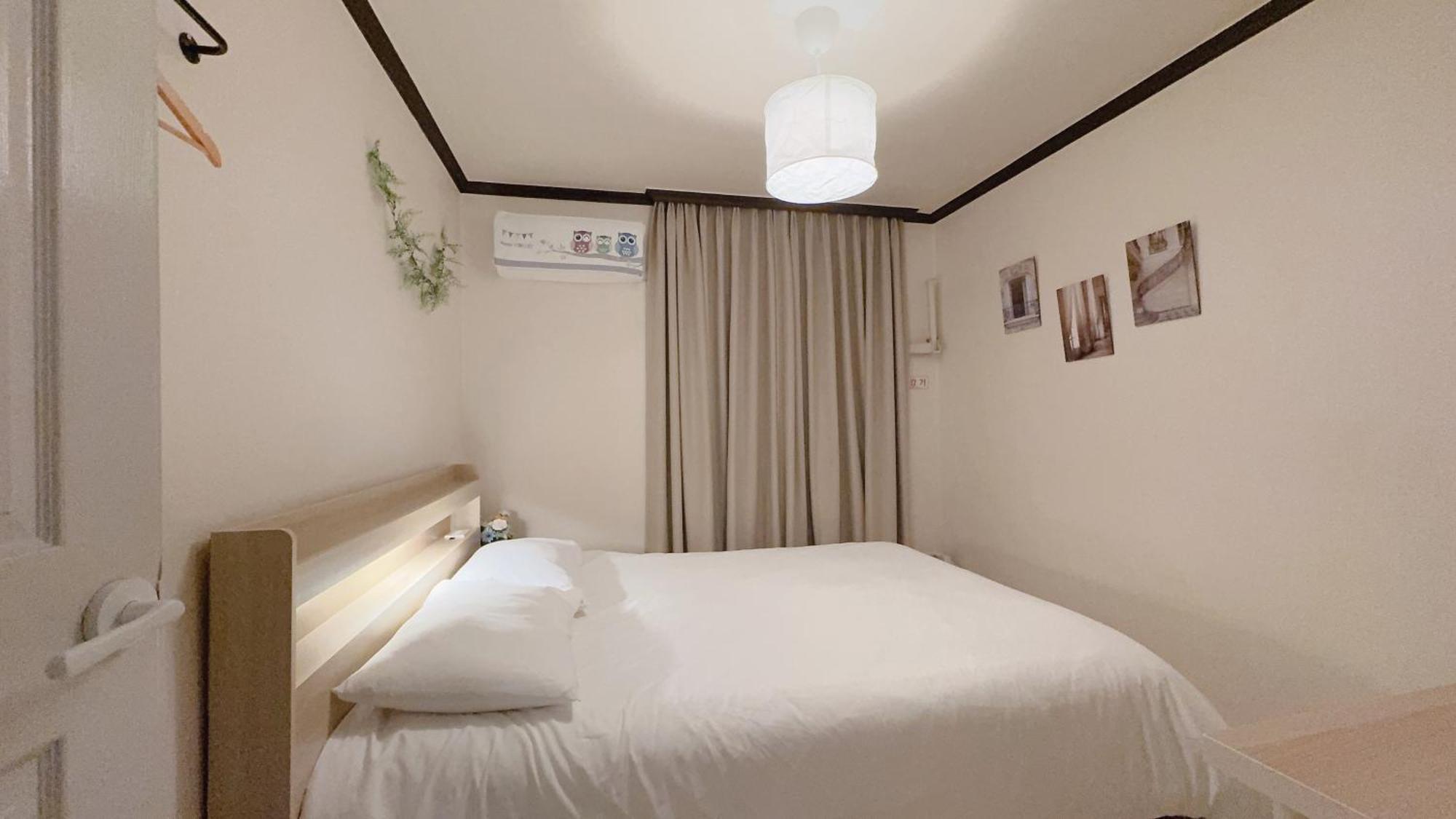 House9 , Room3, Queen Bed4 ,elevator O , Hills X, Stairs X , 4min From Subway And Bus Station,exclusive Space * Seoul