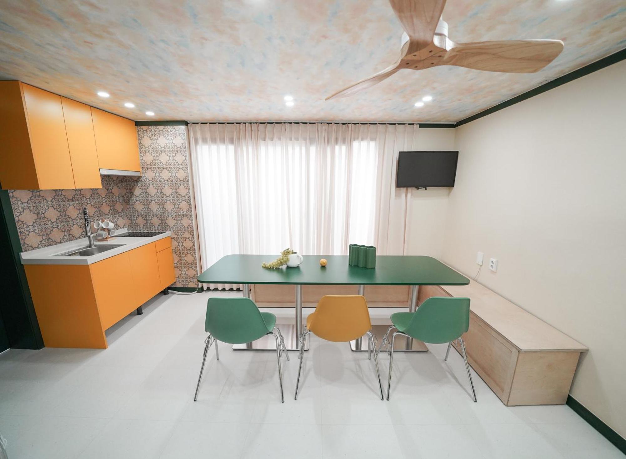 Apartment Romantic Rooftop-house Seoul