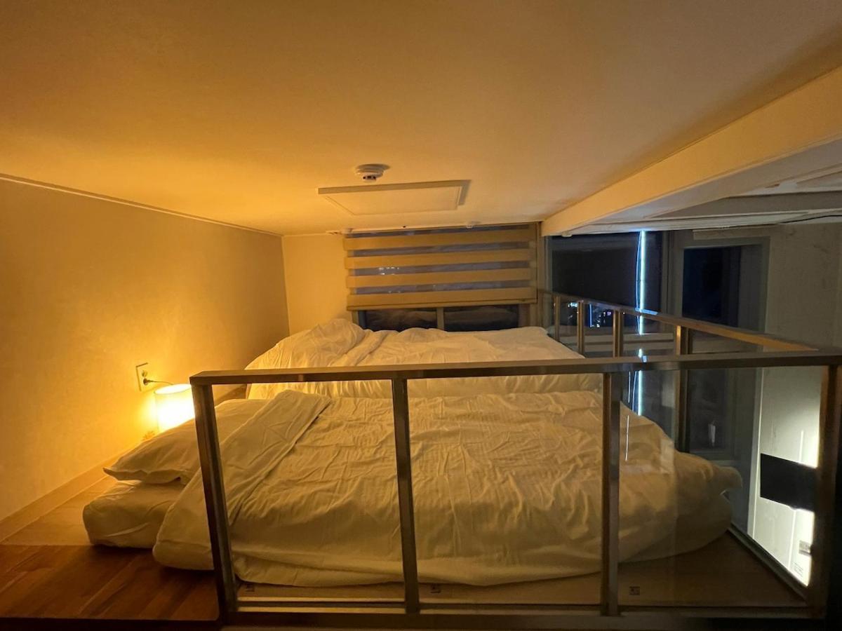 Cozy Loft 4 Minutes Away From Myeongdong Apartamento Seul