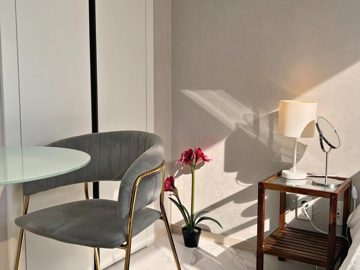 Cozy Loft 4 Minutes Away From Myeongdong Seul